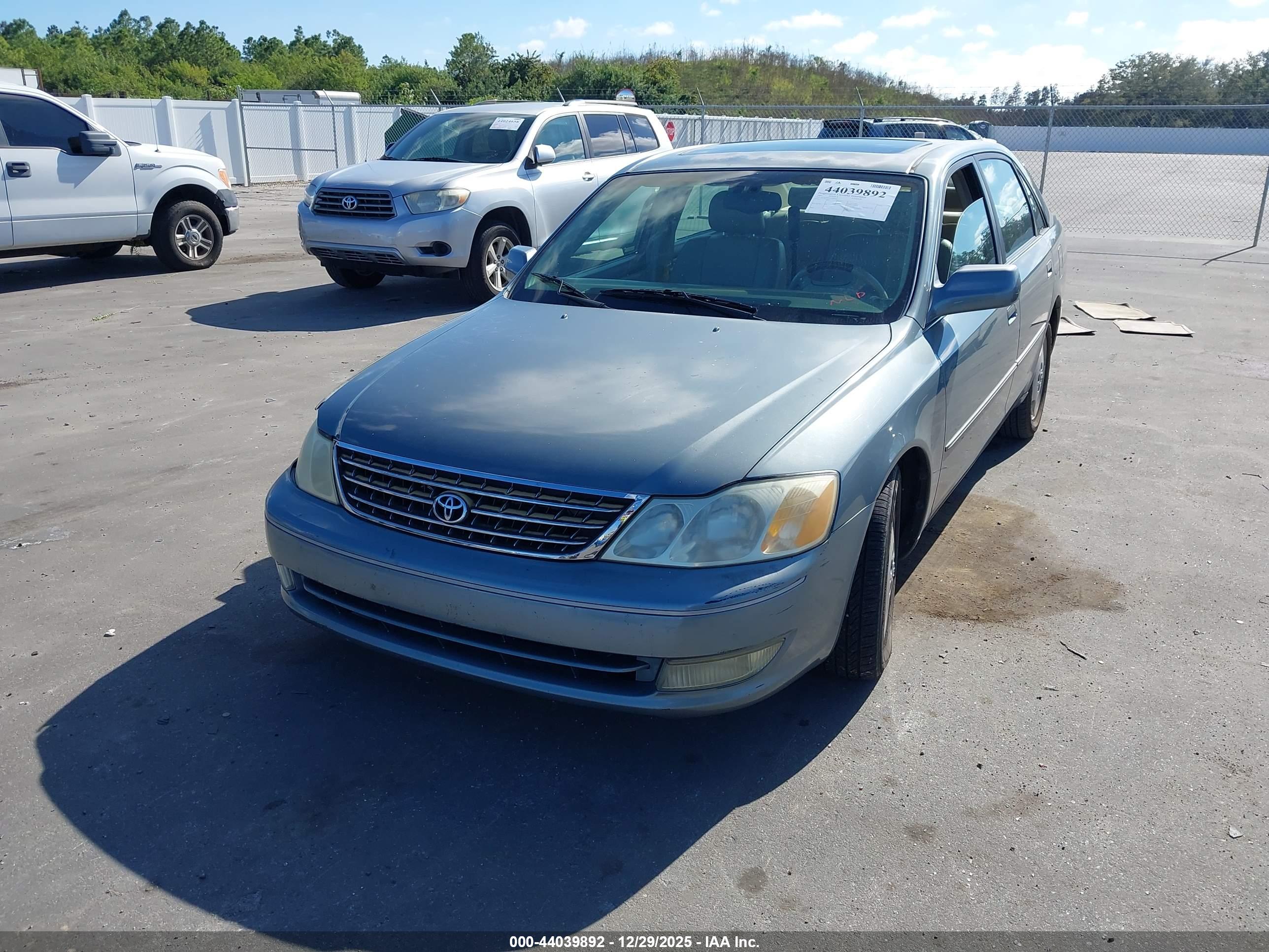 TOYOTA AVALON image 2