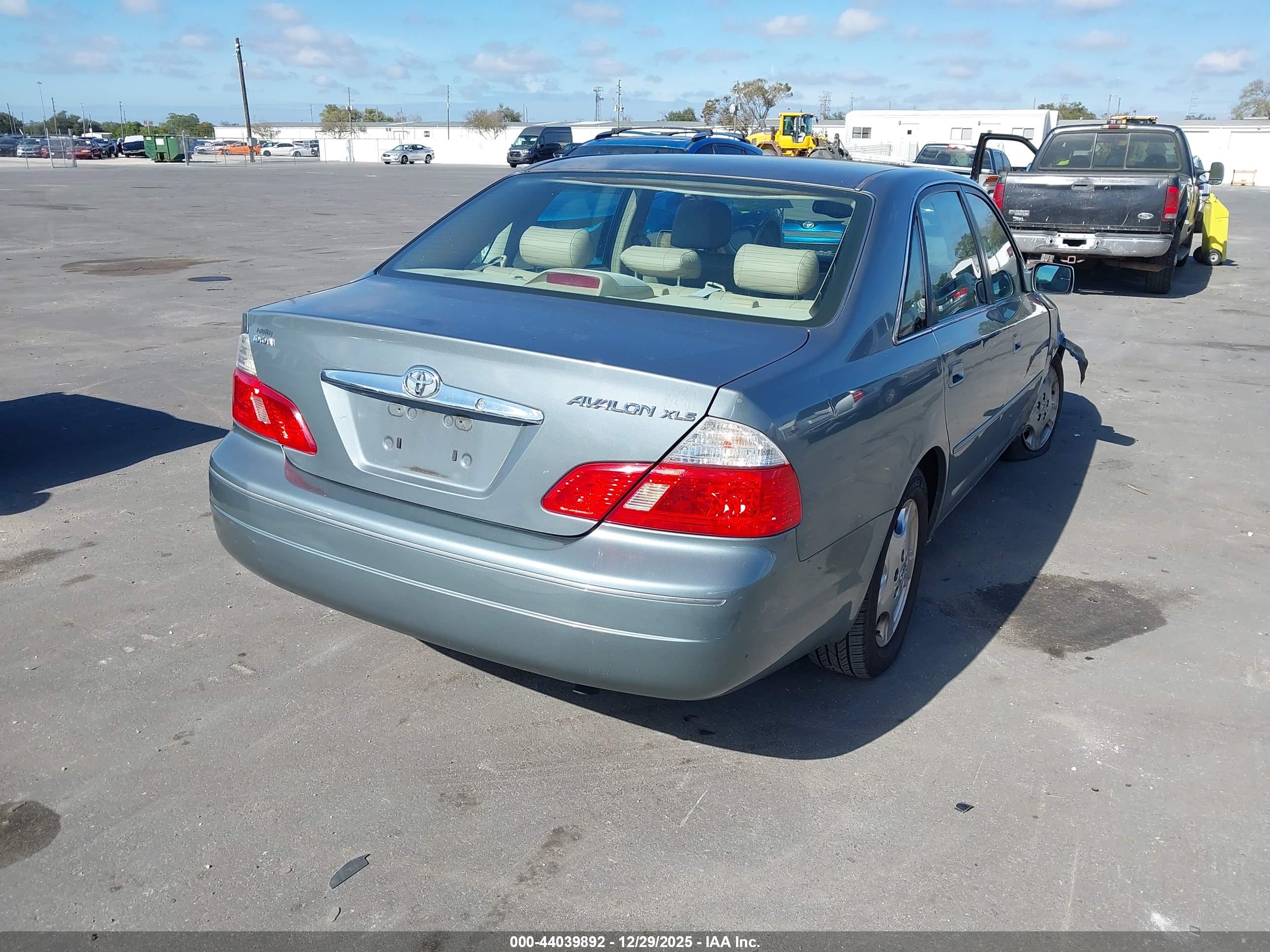 TOYOTA AVALON image 4