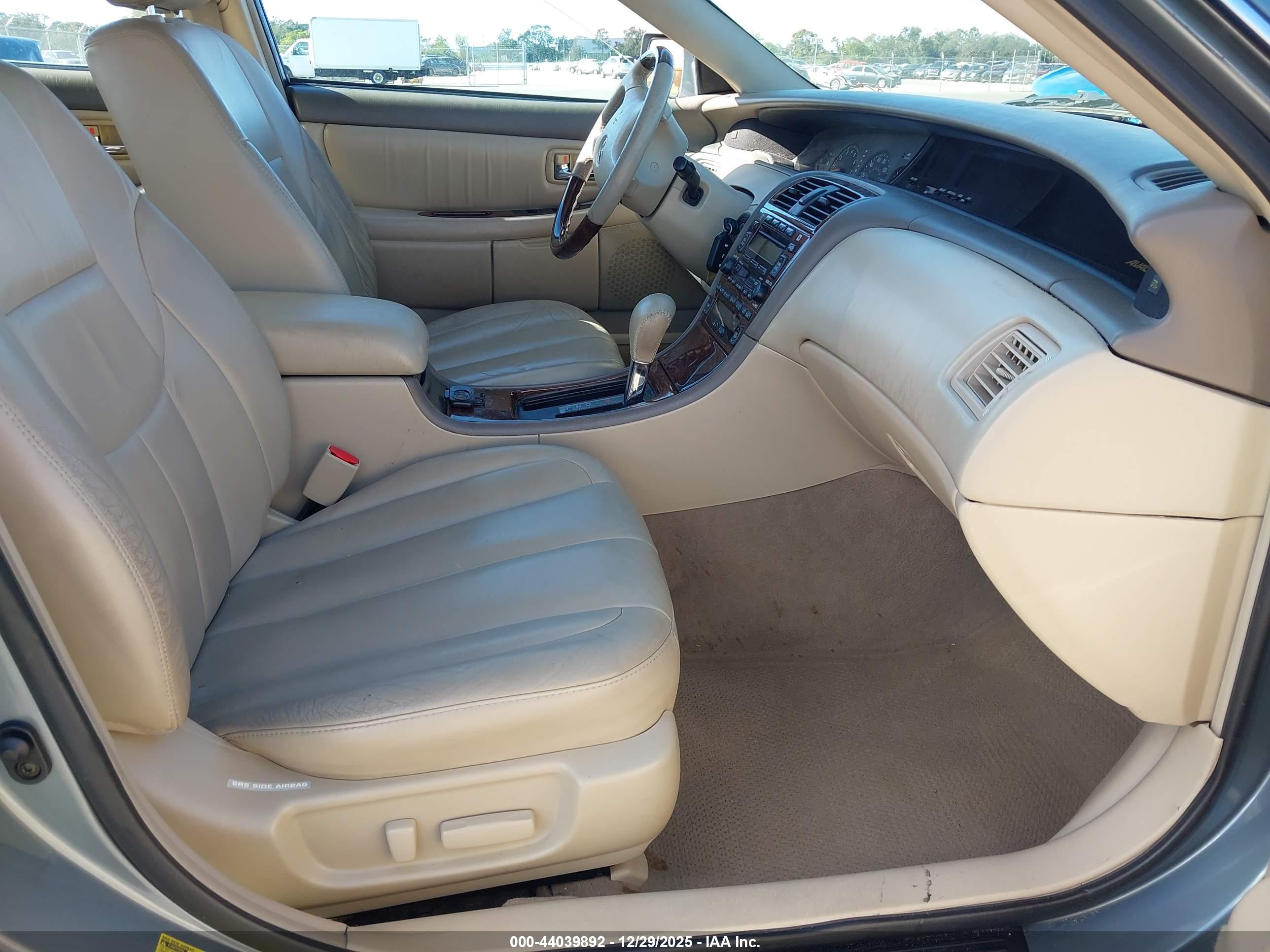 TOYOTA AVALON image 5