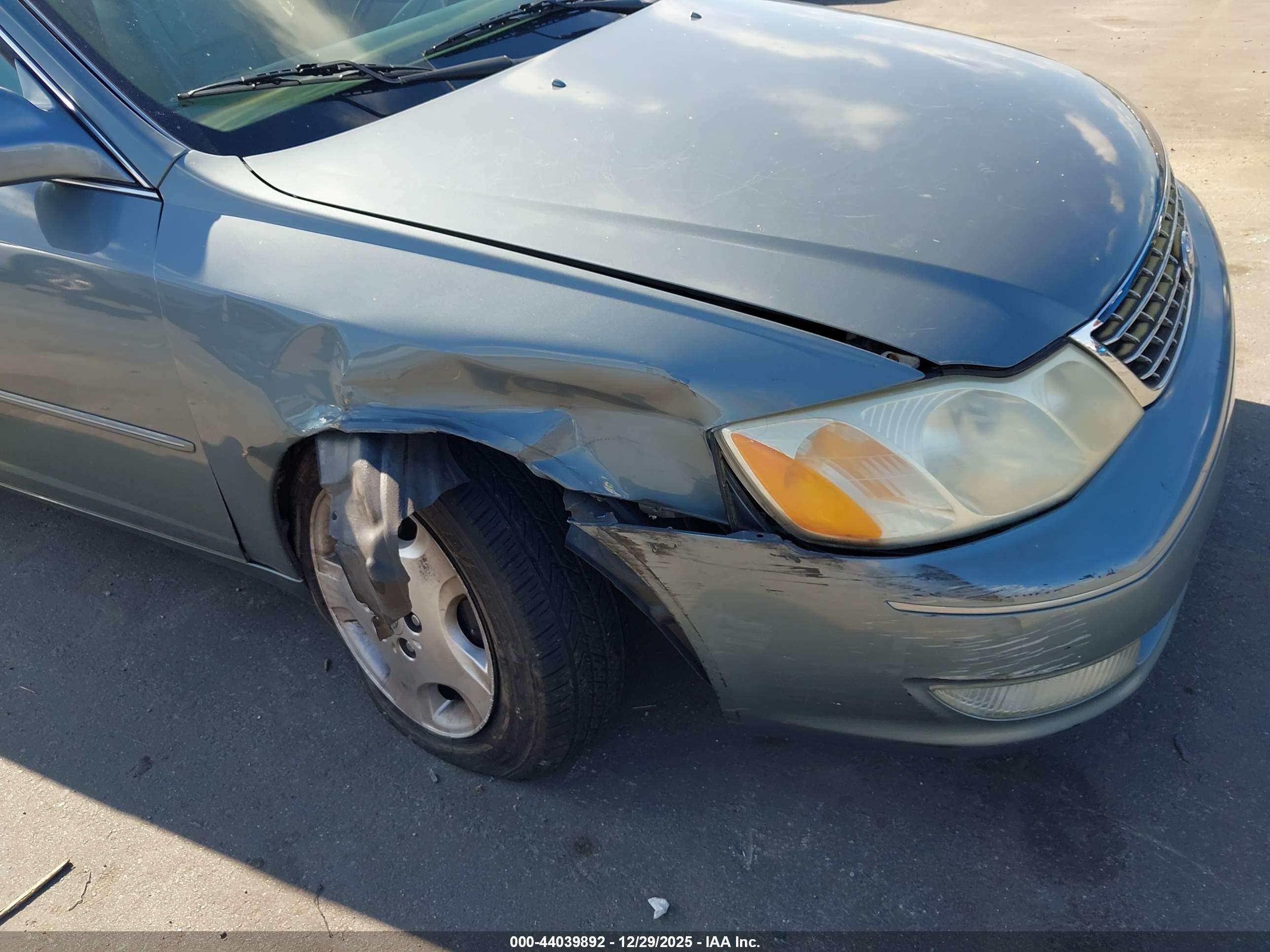TOYOTA AVALON image 6