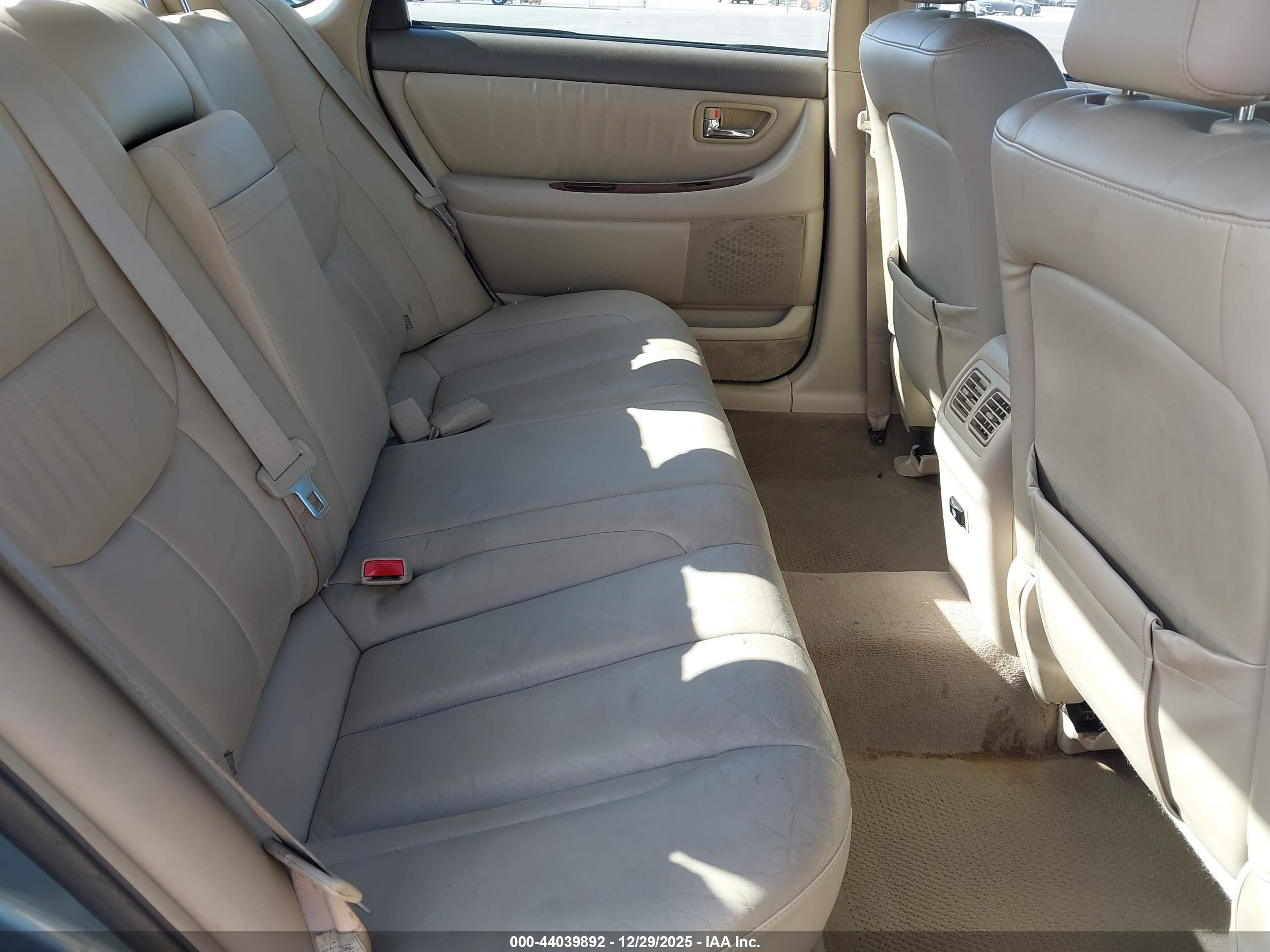 TOYOTA AVALON image 8