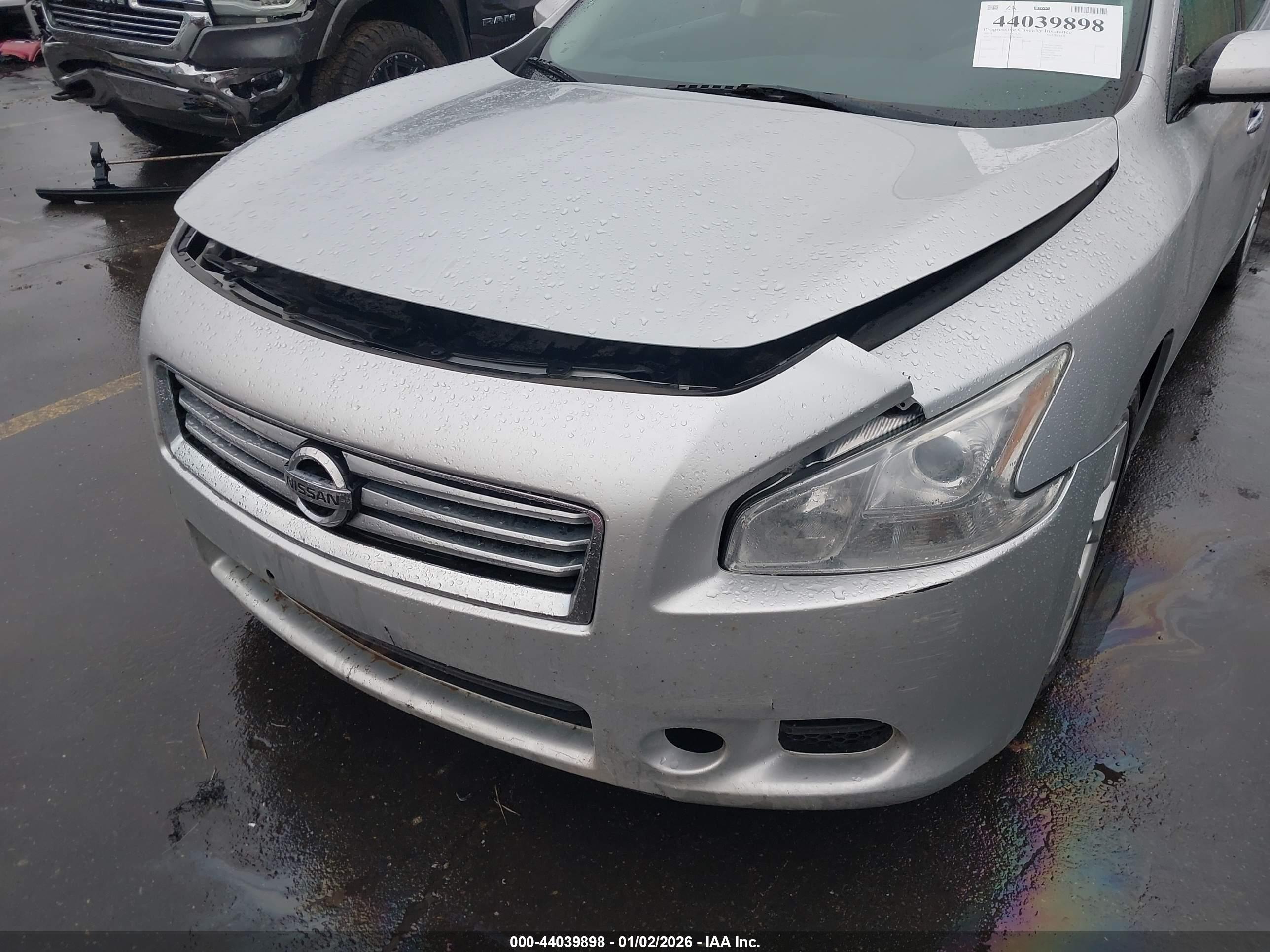 NISSAN MAXIMA image 6