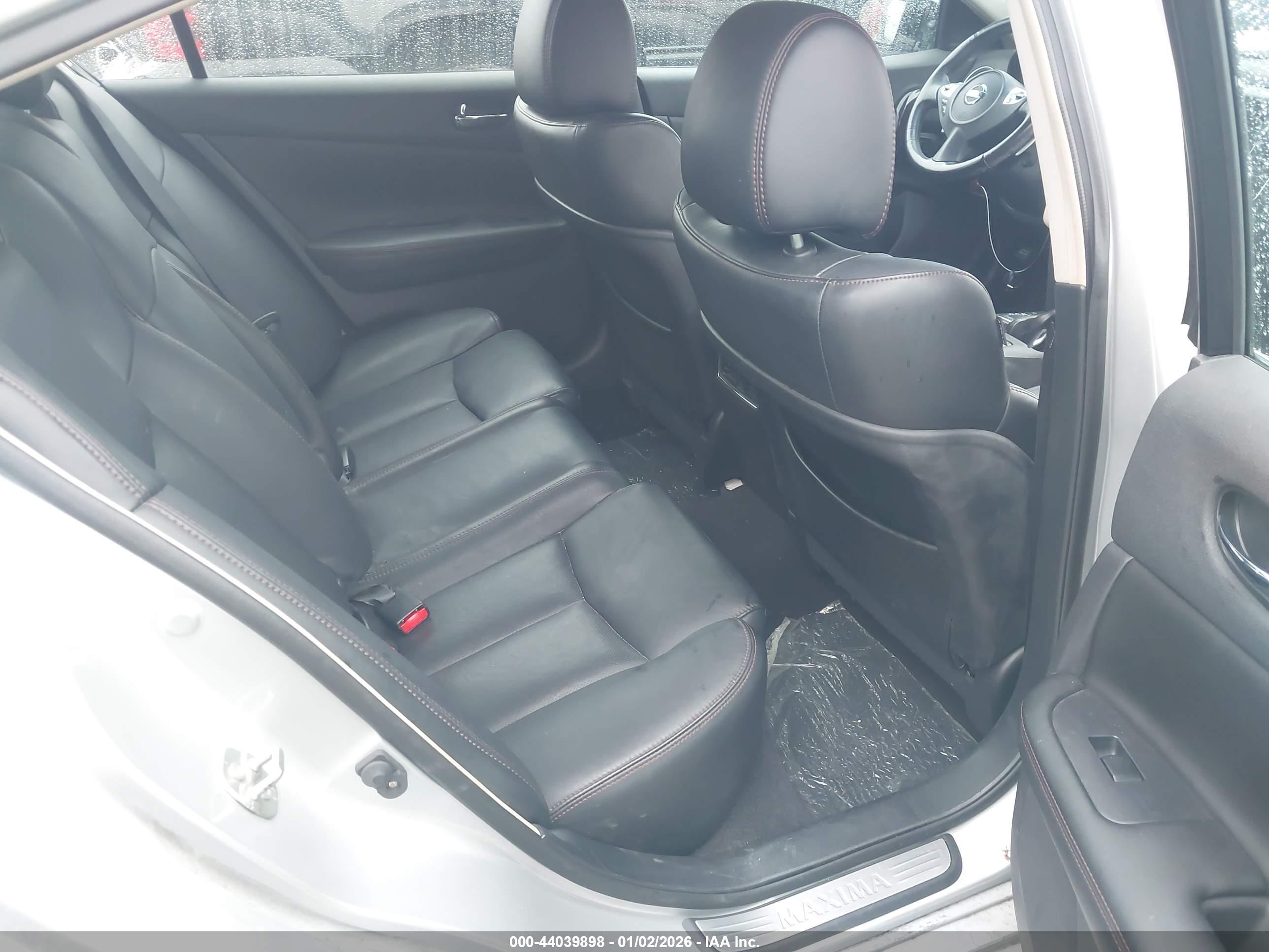NISSAN MAXIMA image 8