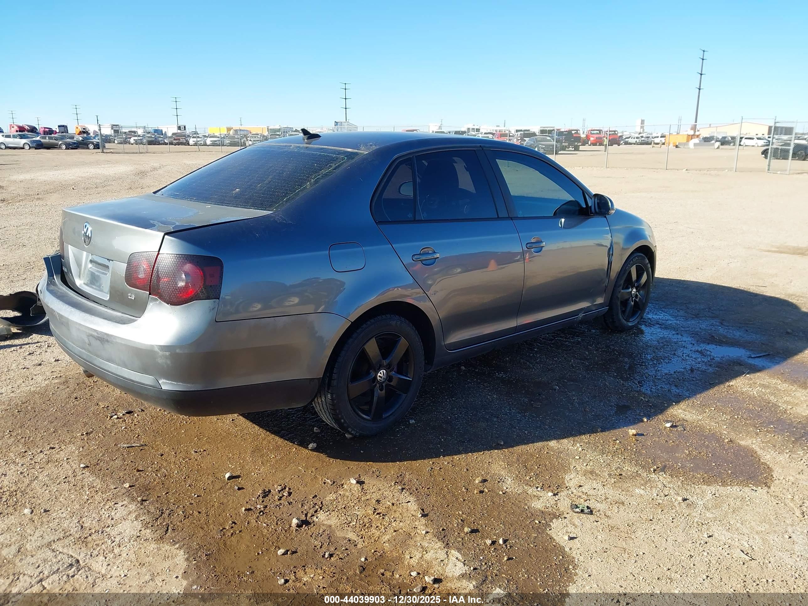 VOLKSWAGEN JETTA image 4