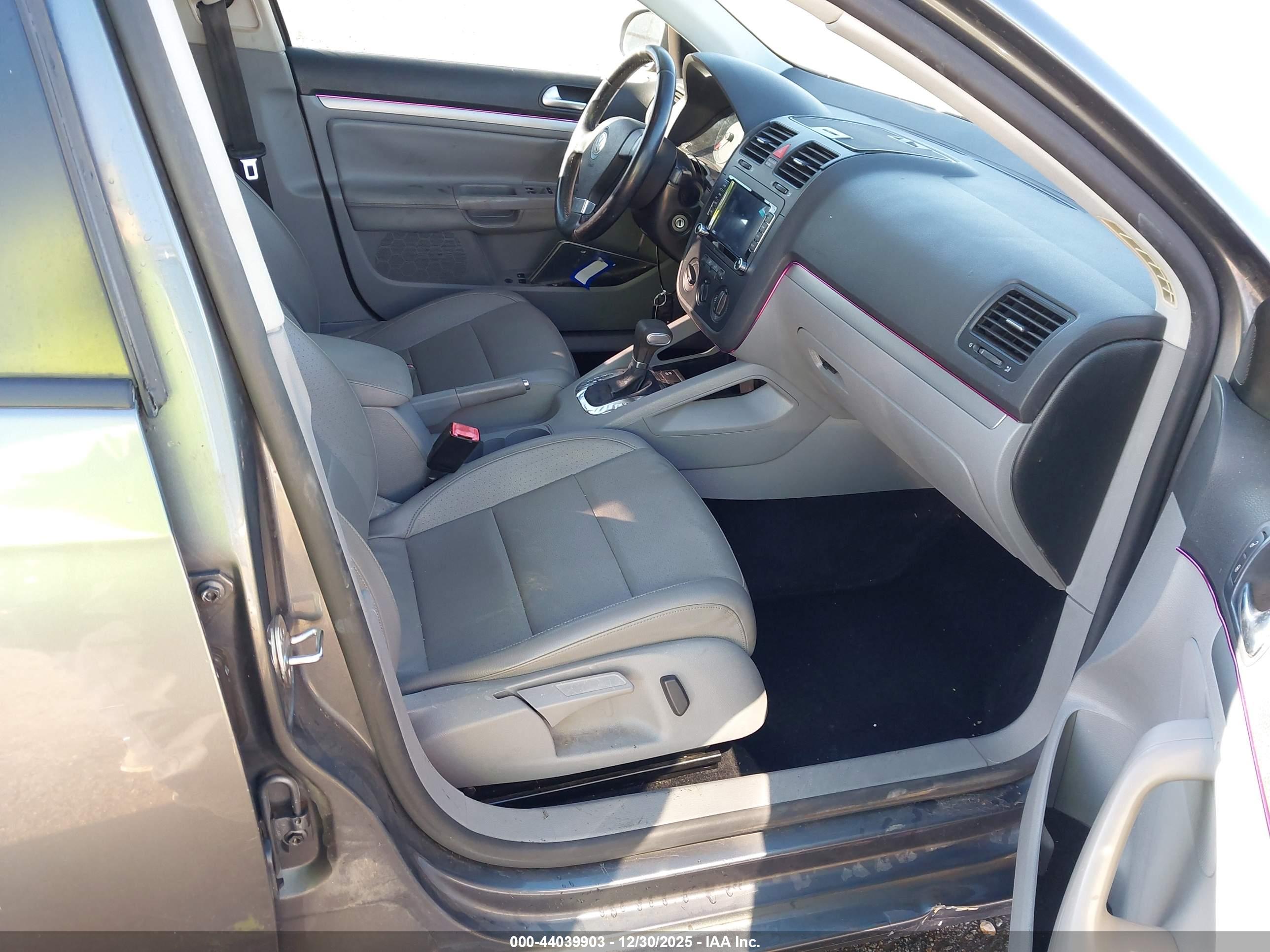 VOLKSWAGEN JETTA image 5
