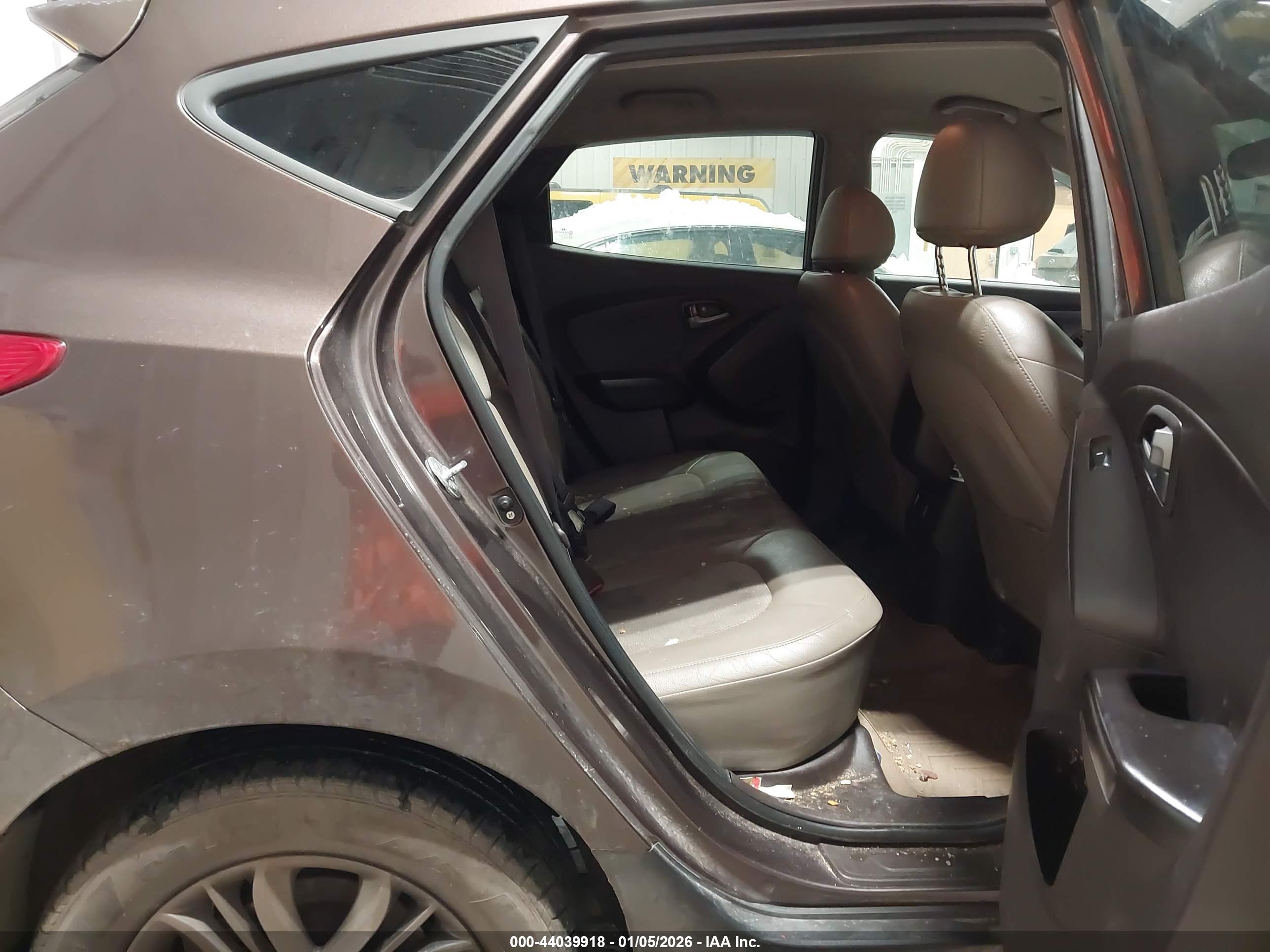 HYUNDAI TUCSON image 8