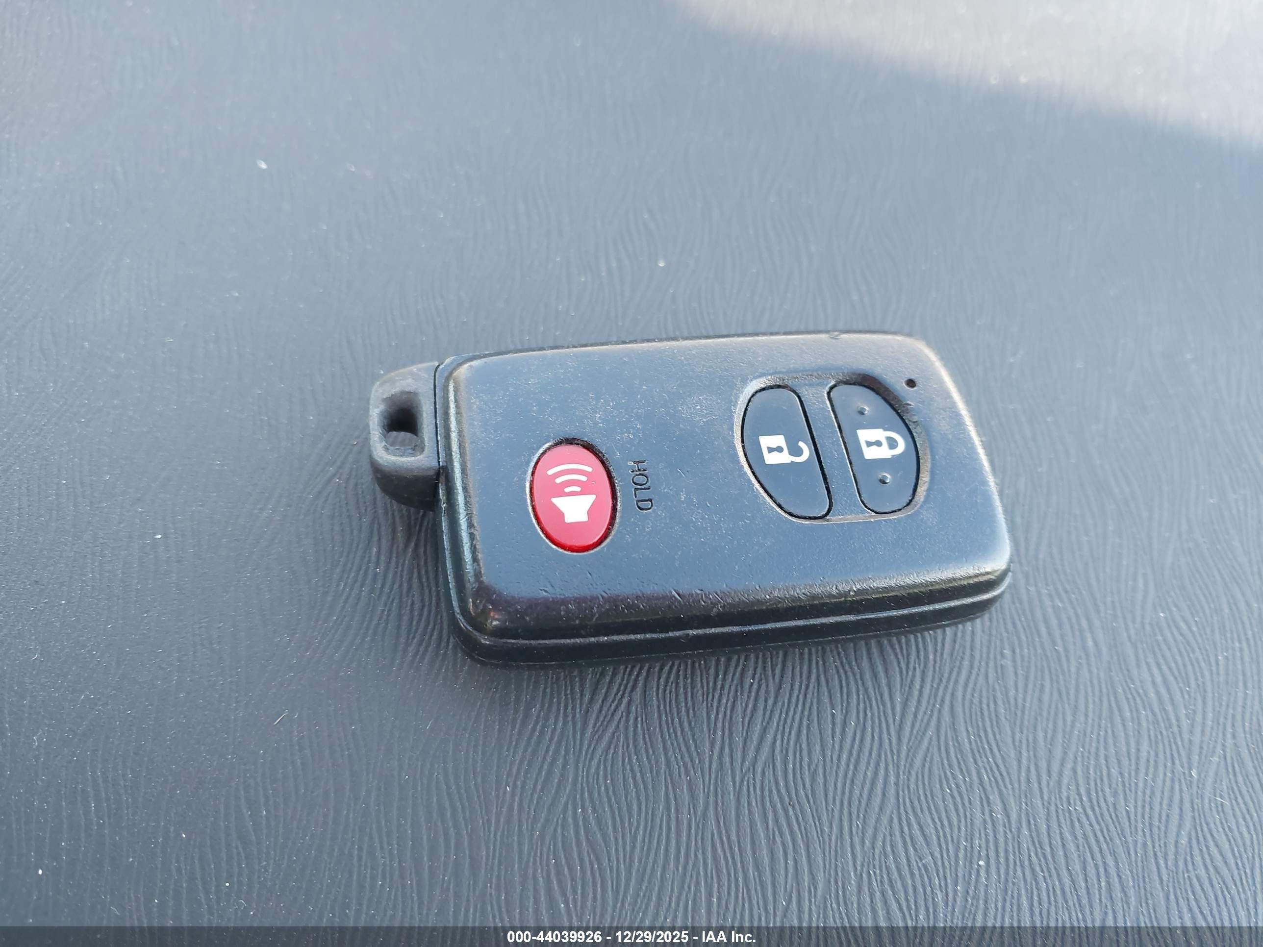 TOYOTA PRIUS image 11