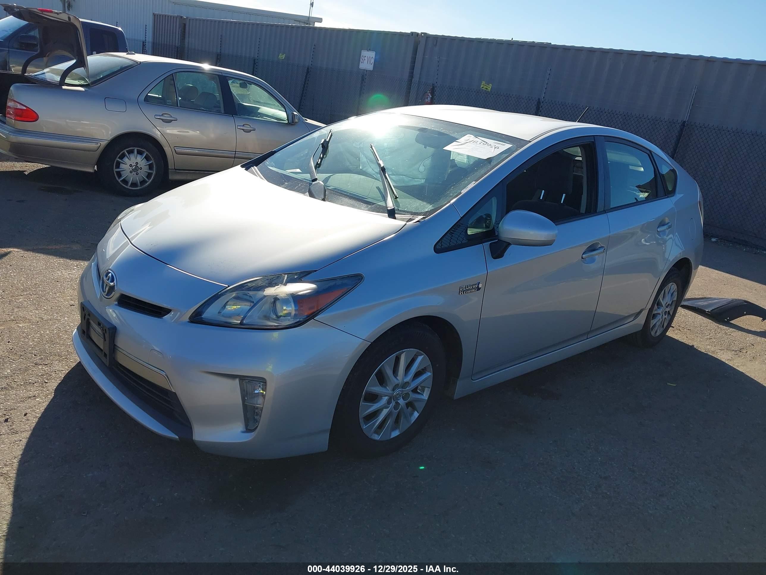 TOYOTA PRIUS image 2