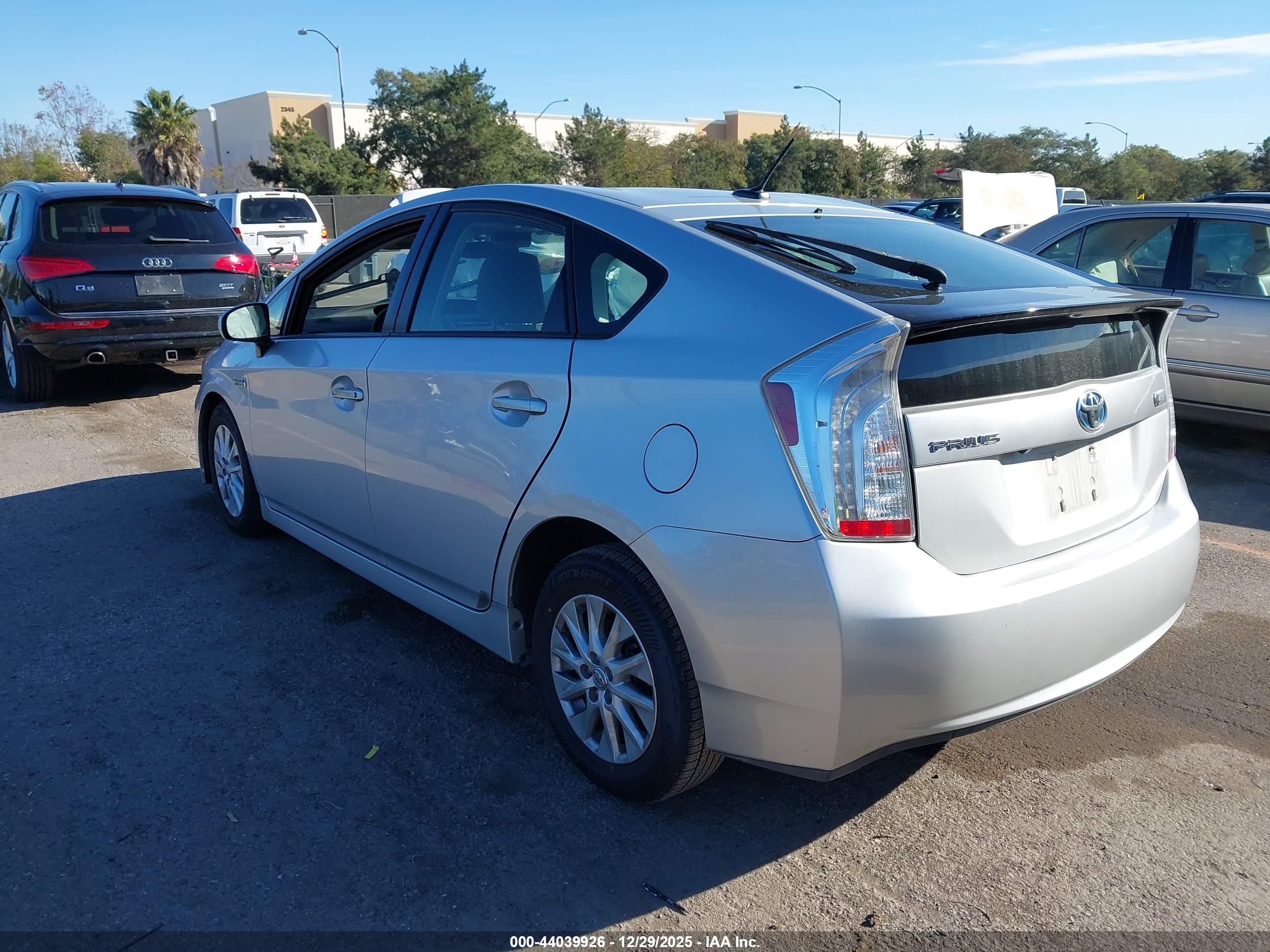 TOYOTA PRIUS image 3
