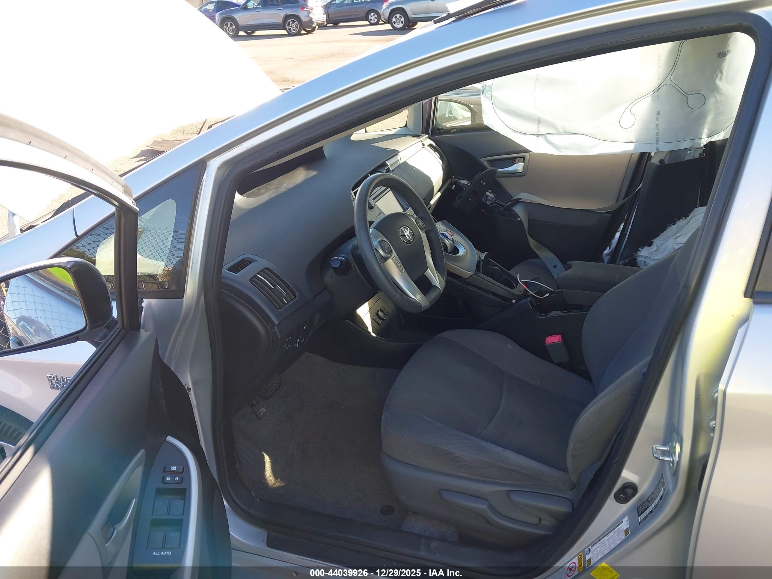 TOYOTA PRIUS image 5