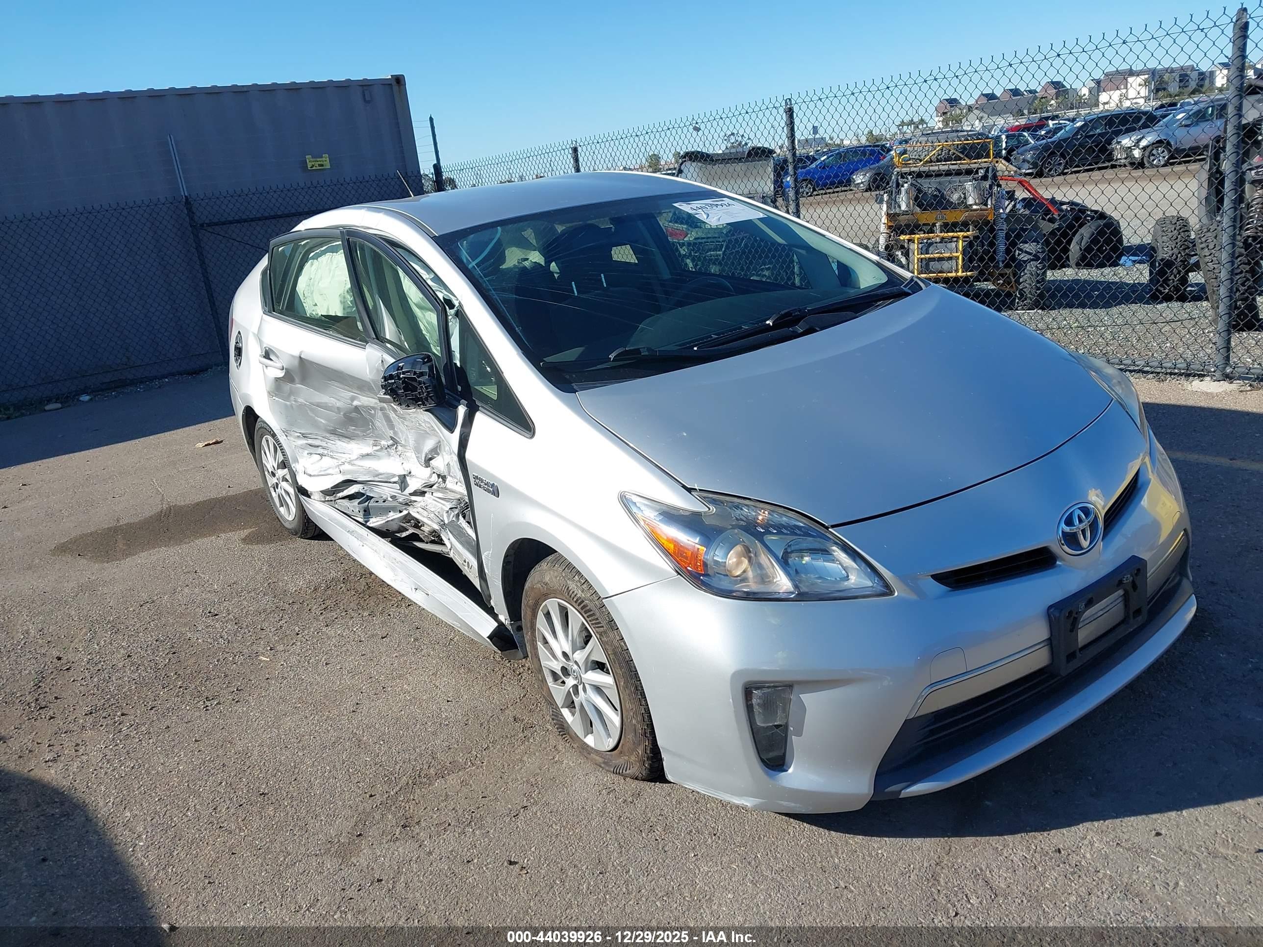 TOYOTA PRIUS image 6