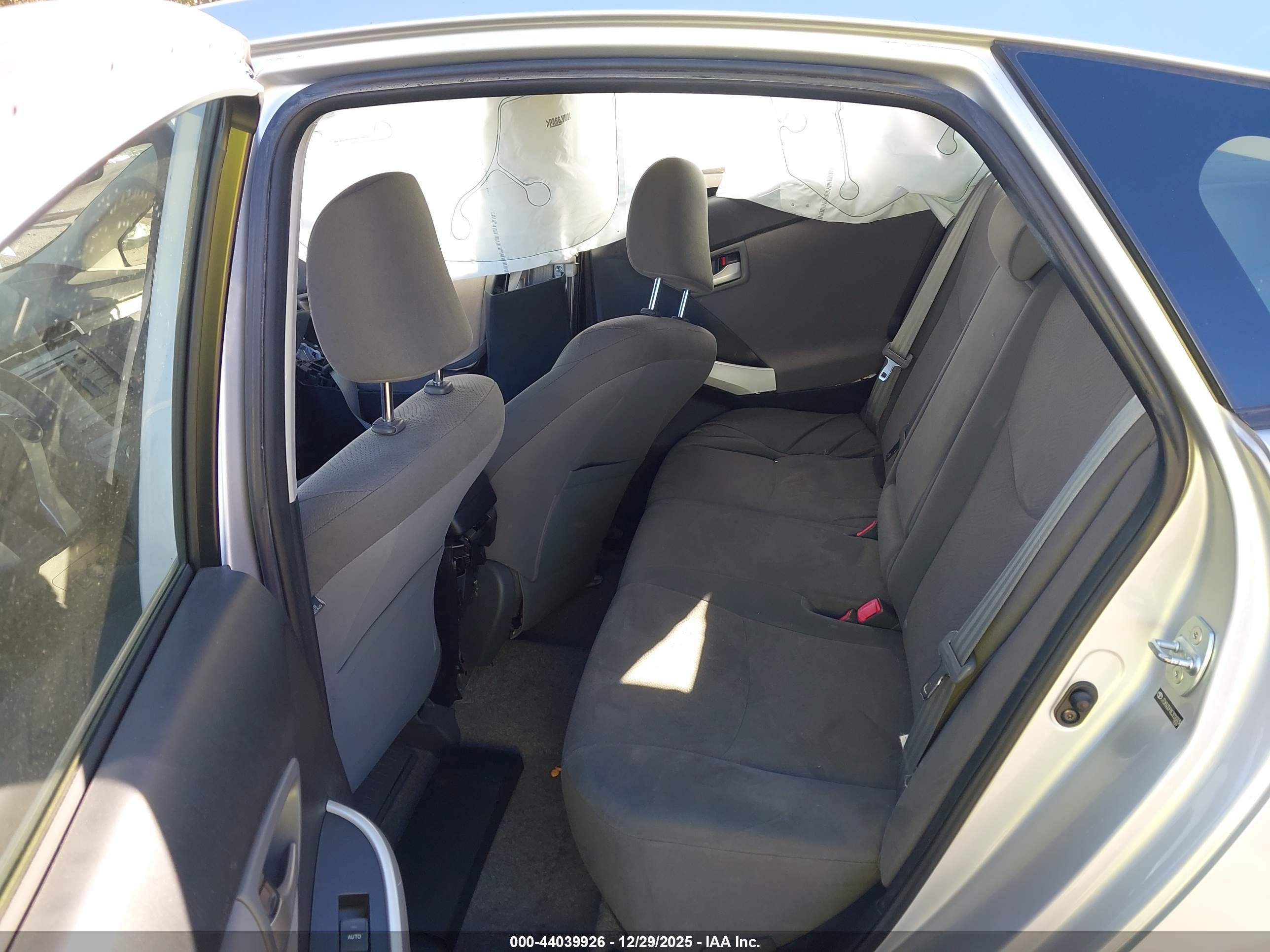 TOYOTA PRIUS image 8