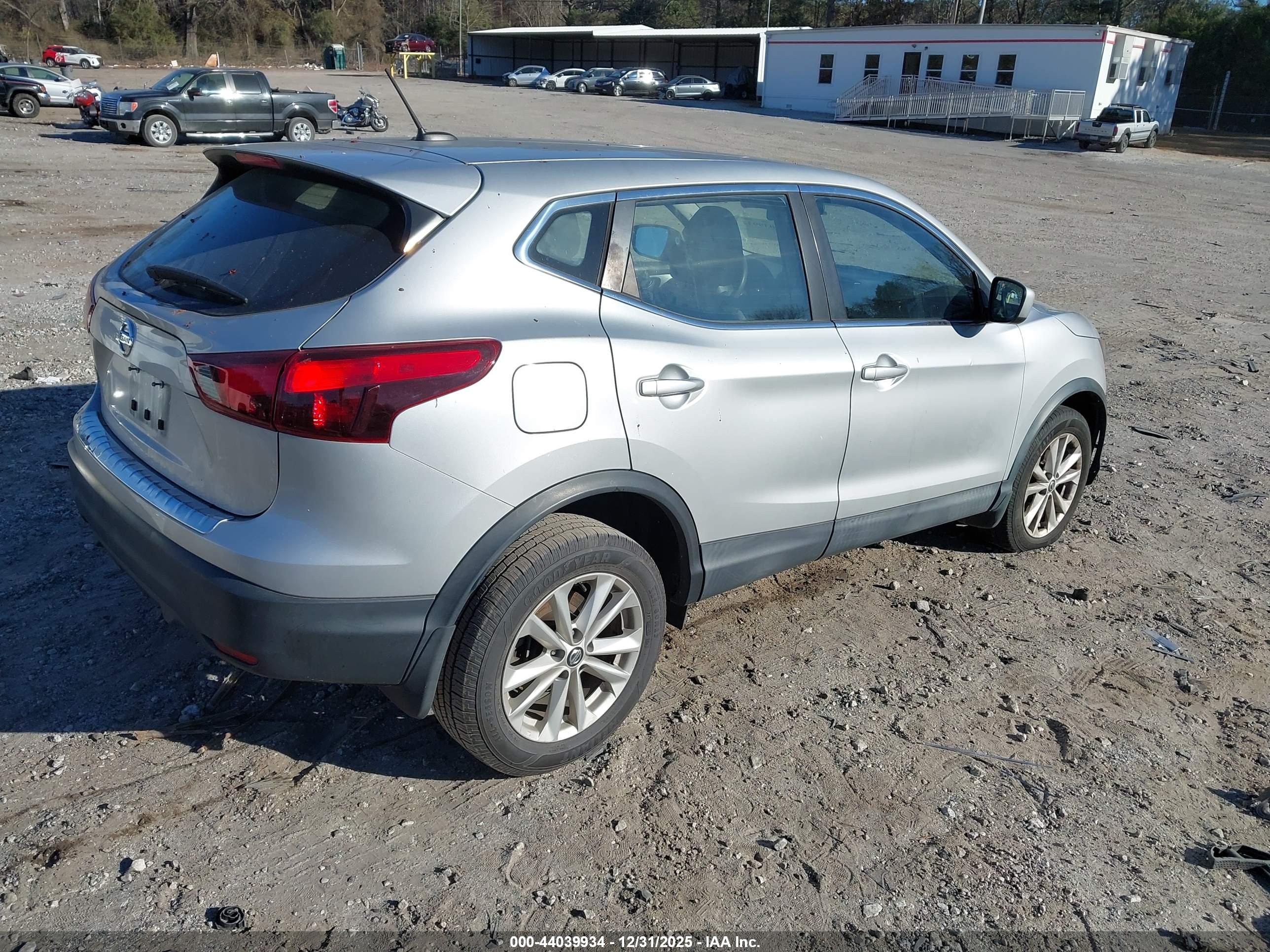 NISSAN ROGUE image 4