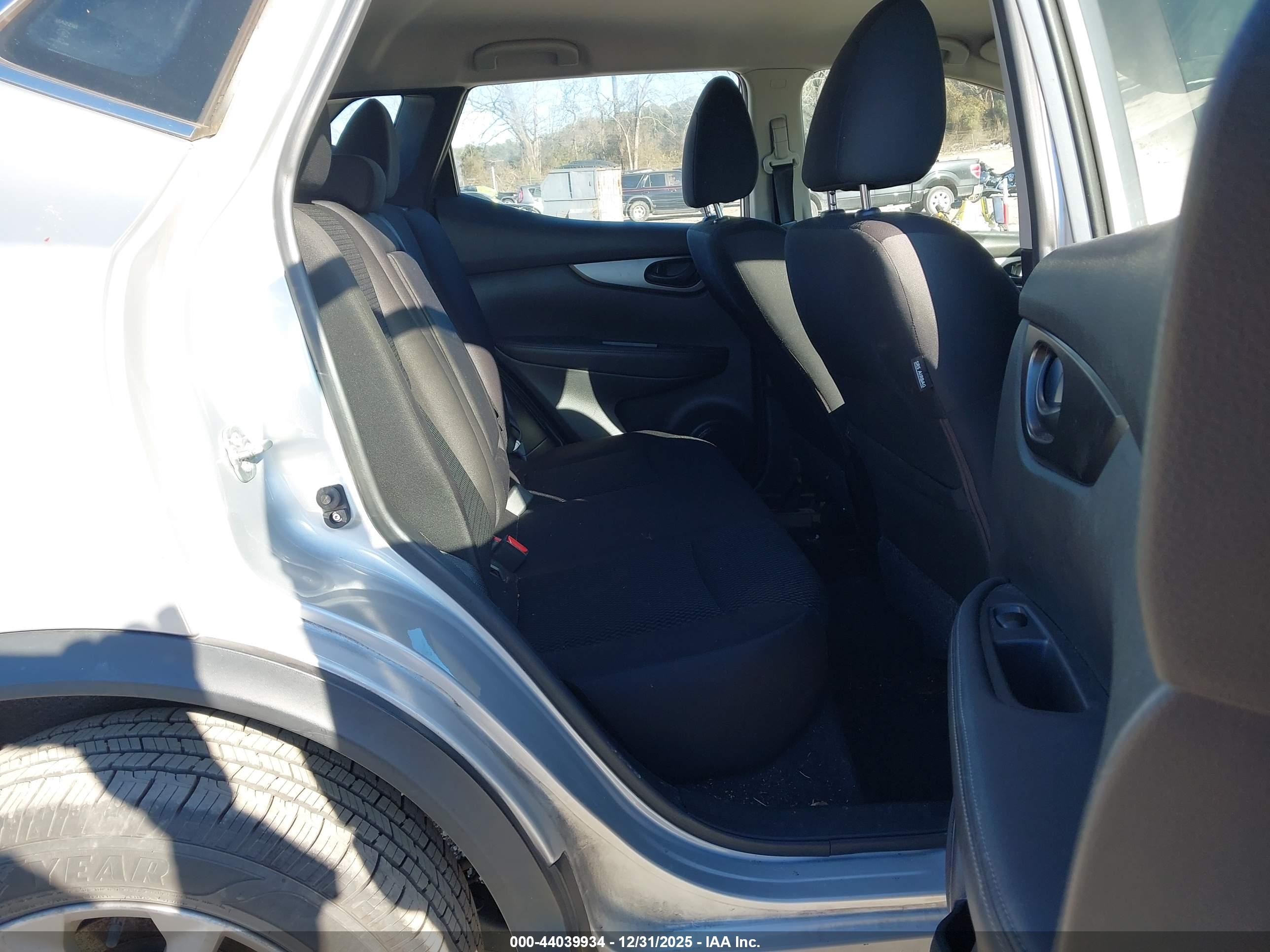 NISSAN ROGUE image 8