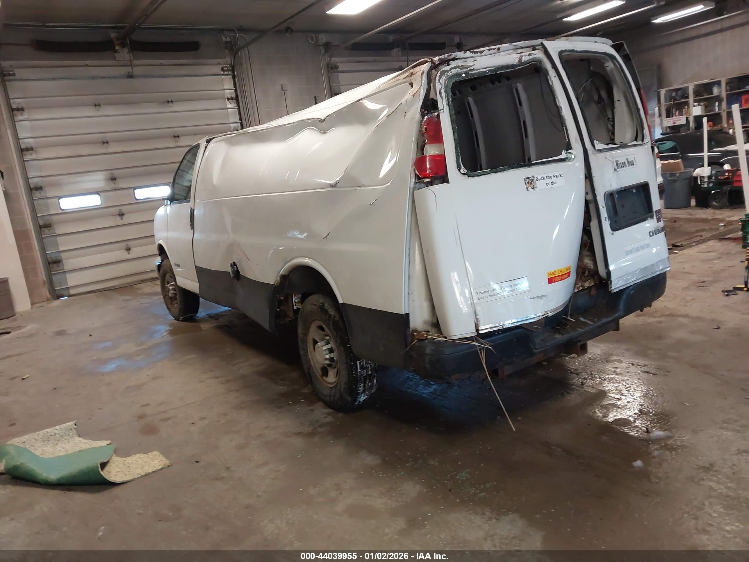 CHEVROLET EXPRESS image 3