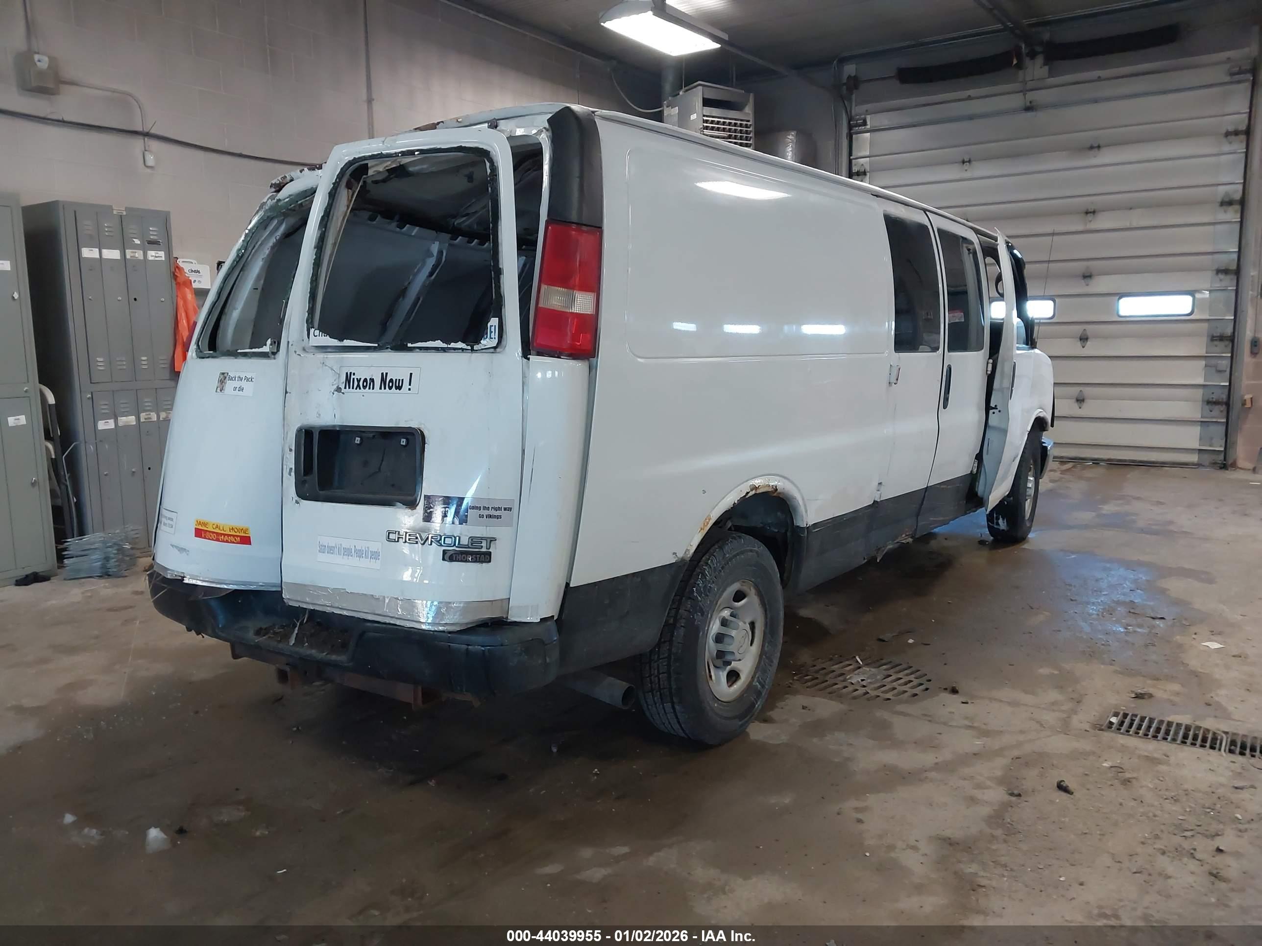 CHEVROLET EXPRESS image 4