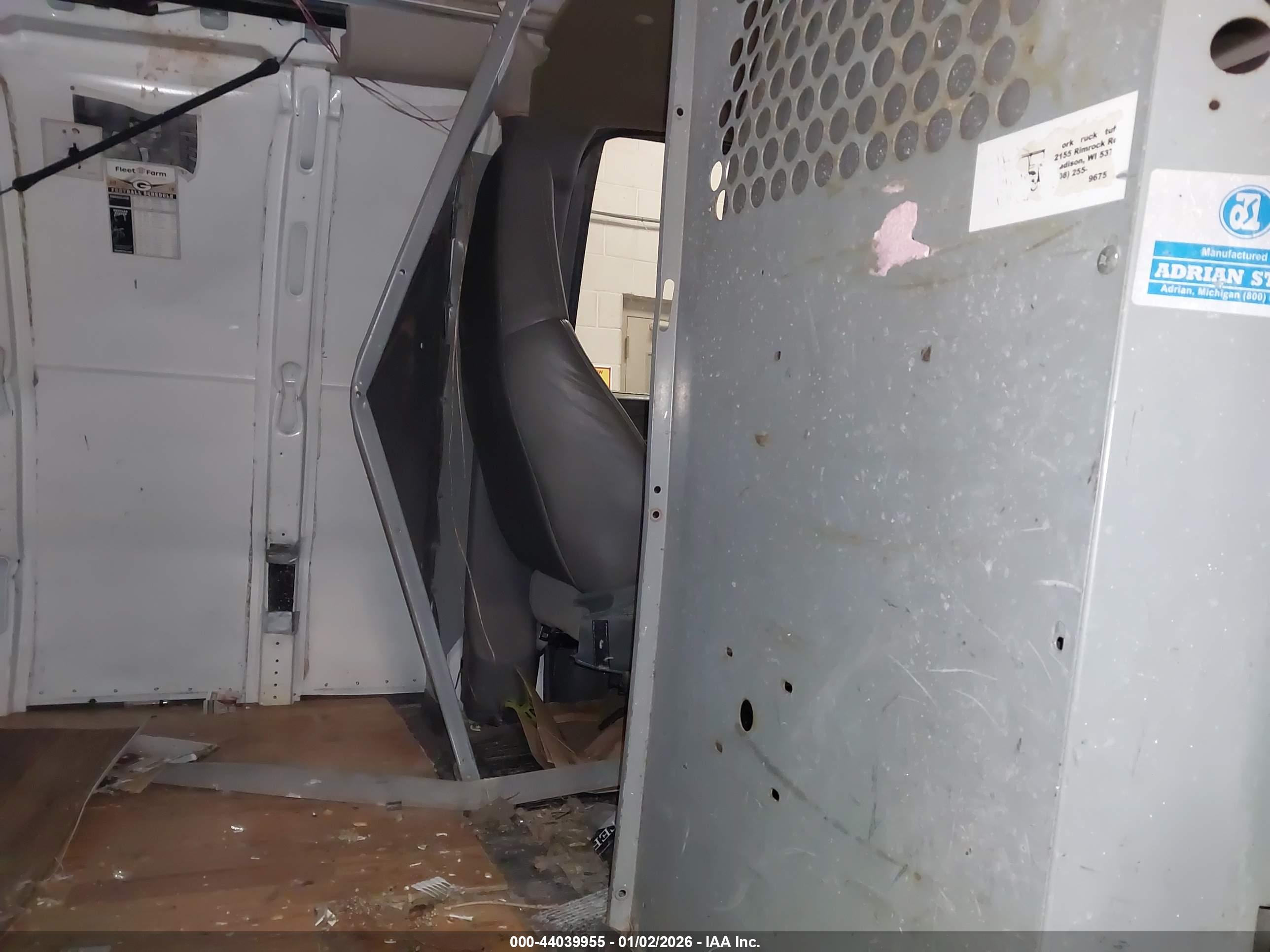 CHEVROLET EXPRESS image 8