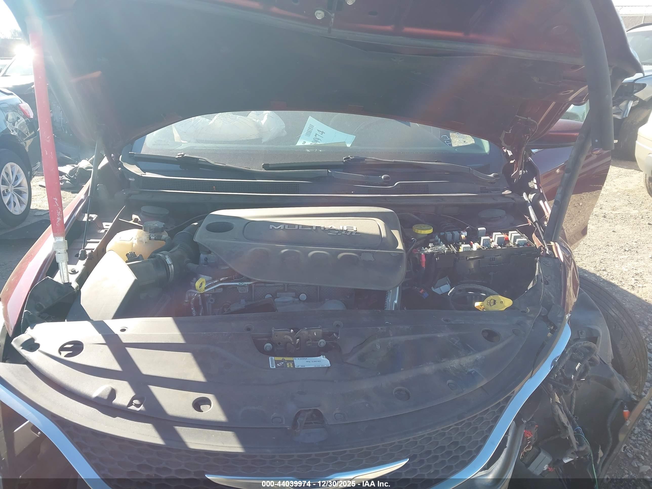CHRYSLER 200 image 10