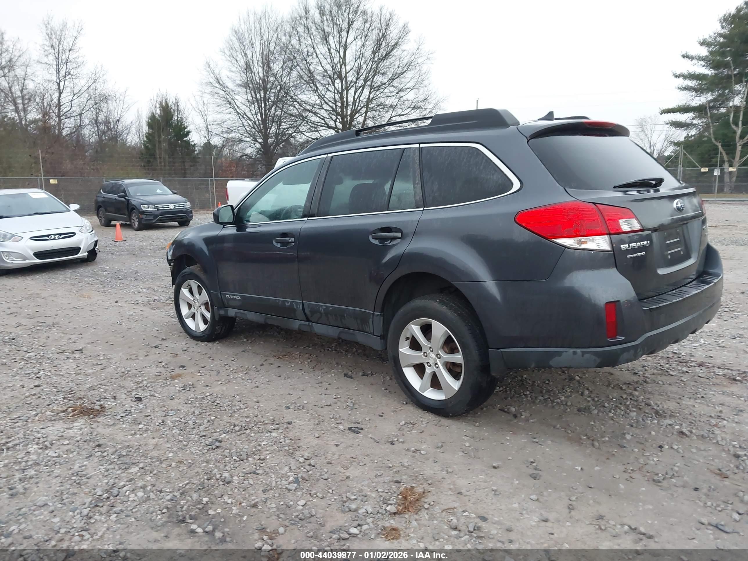 SUBARU OUTBACK image 3