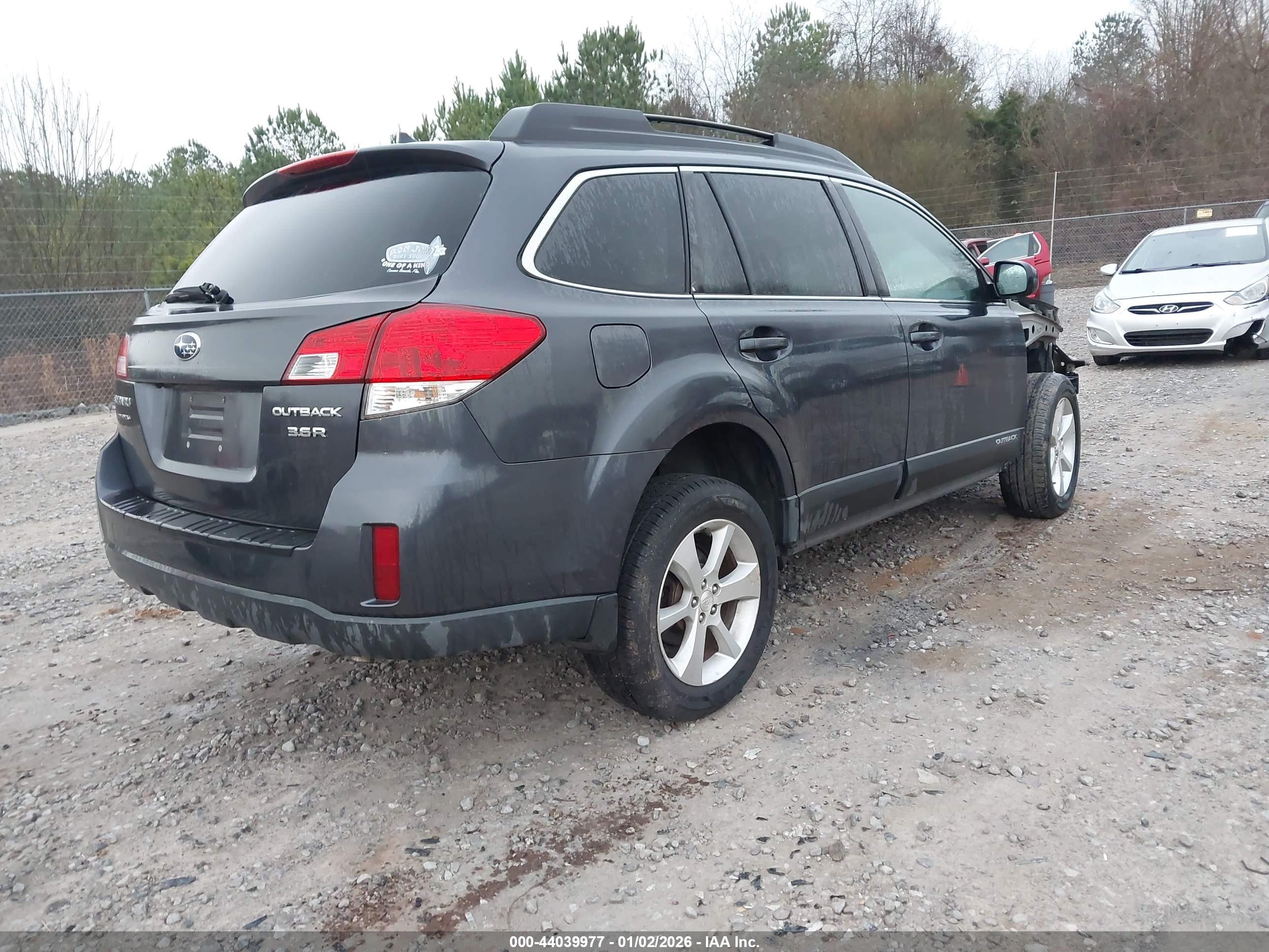 SUBARU OUTBACK image 4
