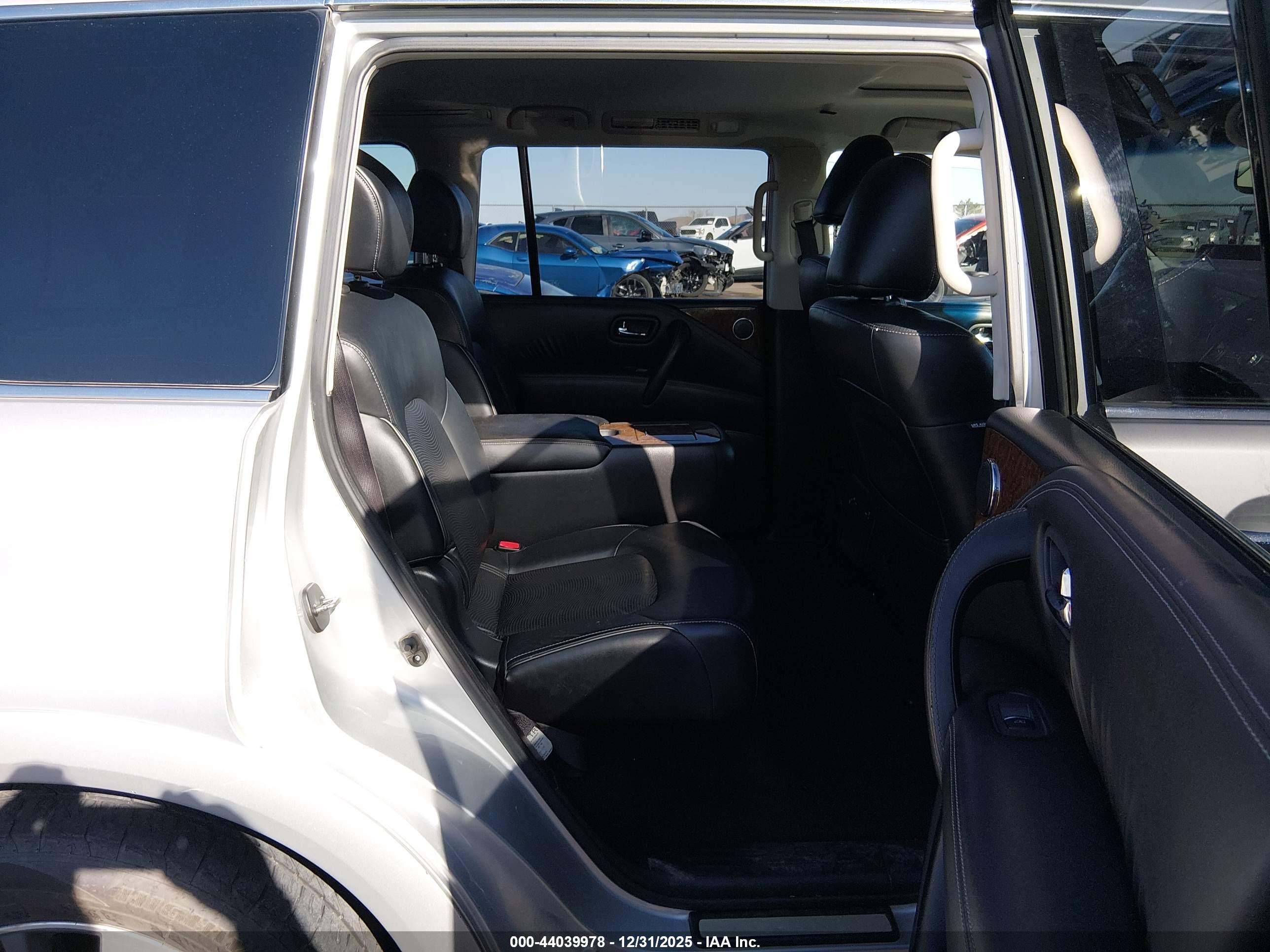 INFINITI QX80 image 8