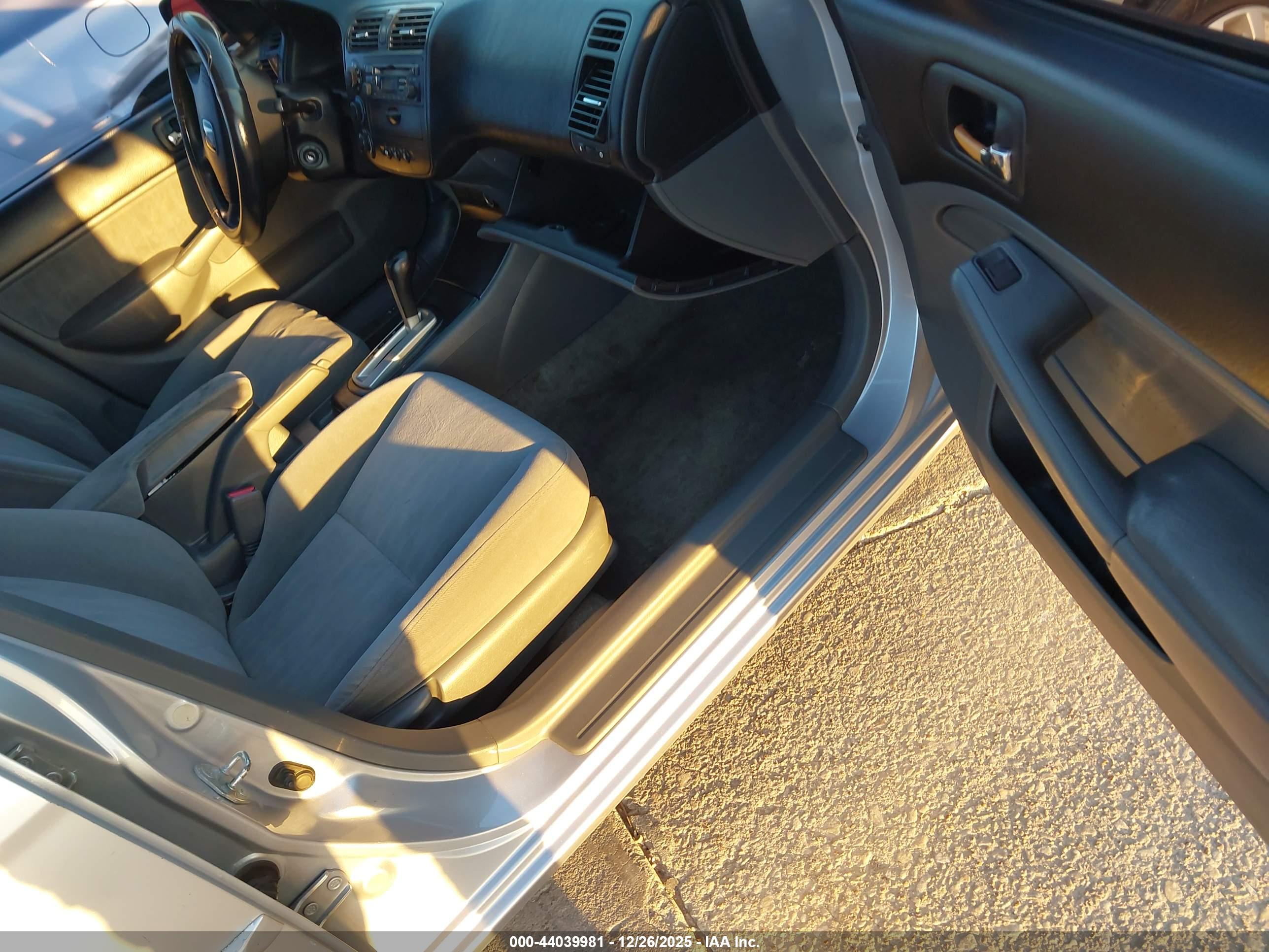 HONDA CIVIC image 5