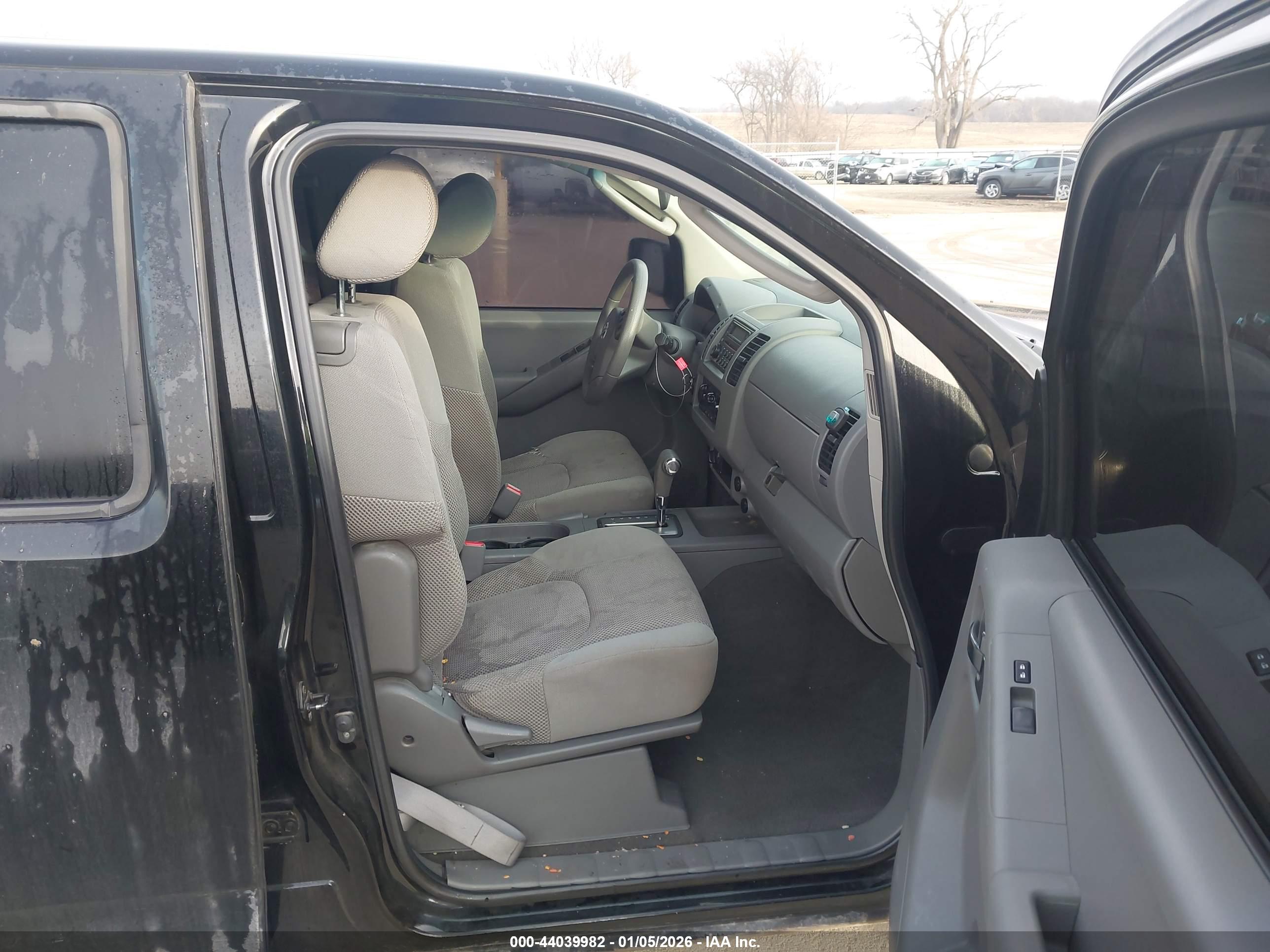 NISSAN FRONTIER image 5