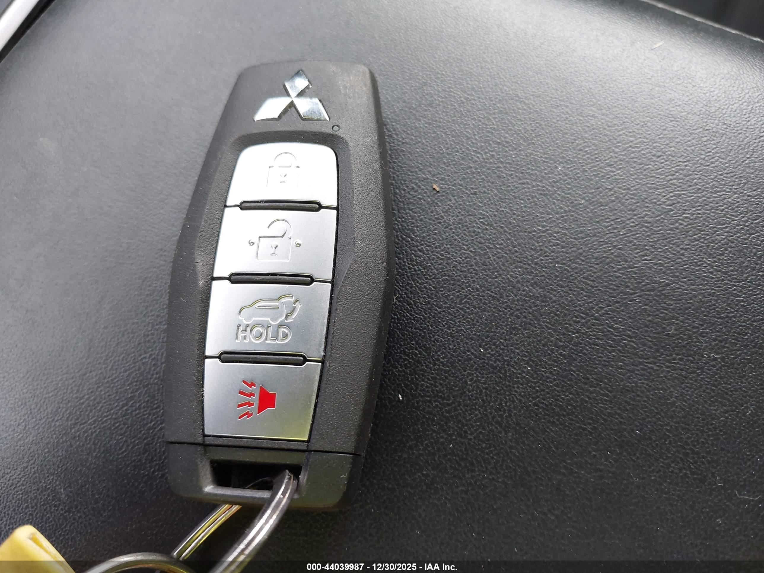 MITSUBISHI OUTLANDER image 11