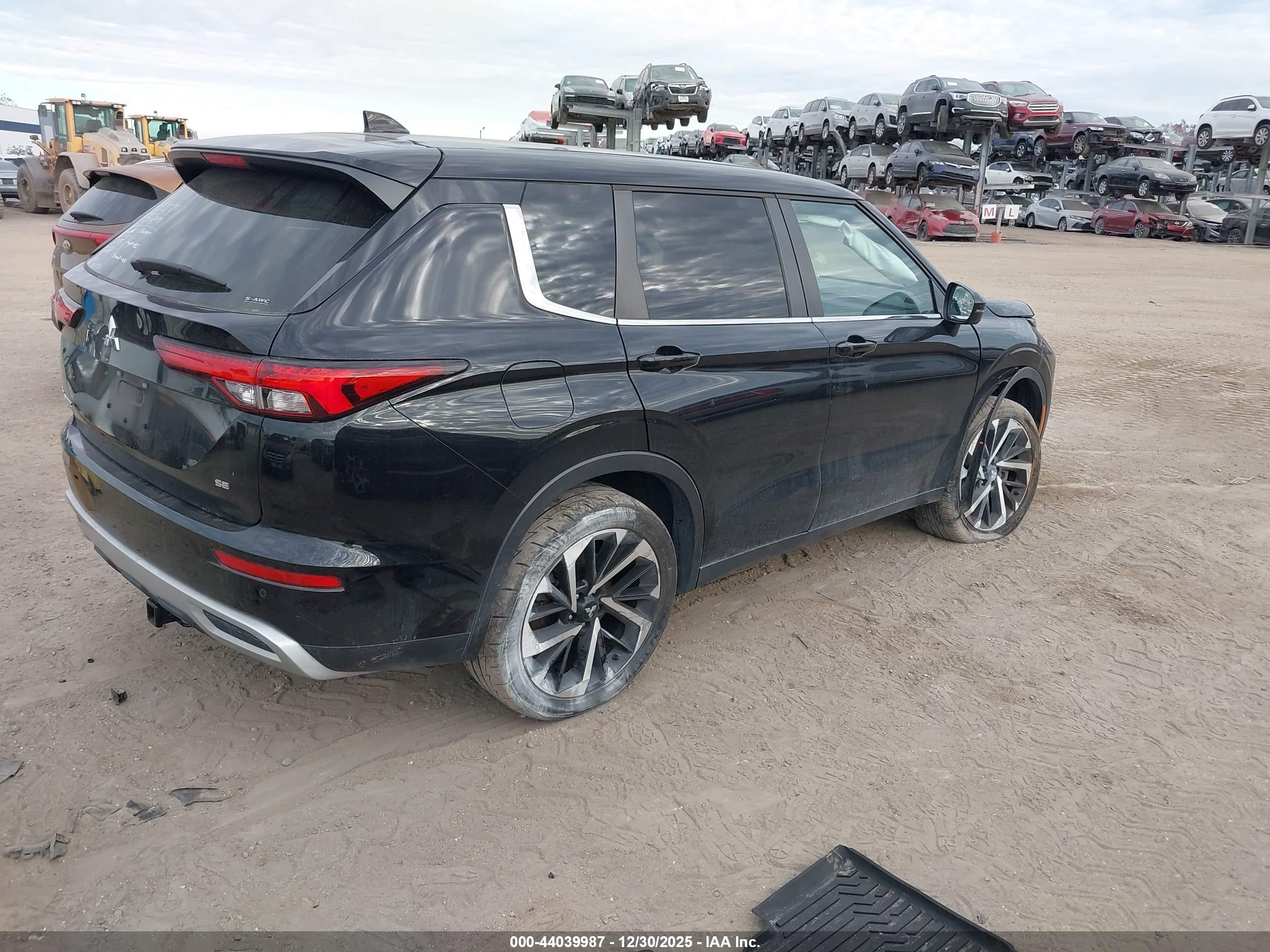 MITSUBISHI OUTLANDER image 4