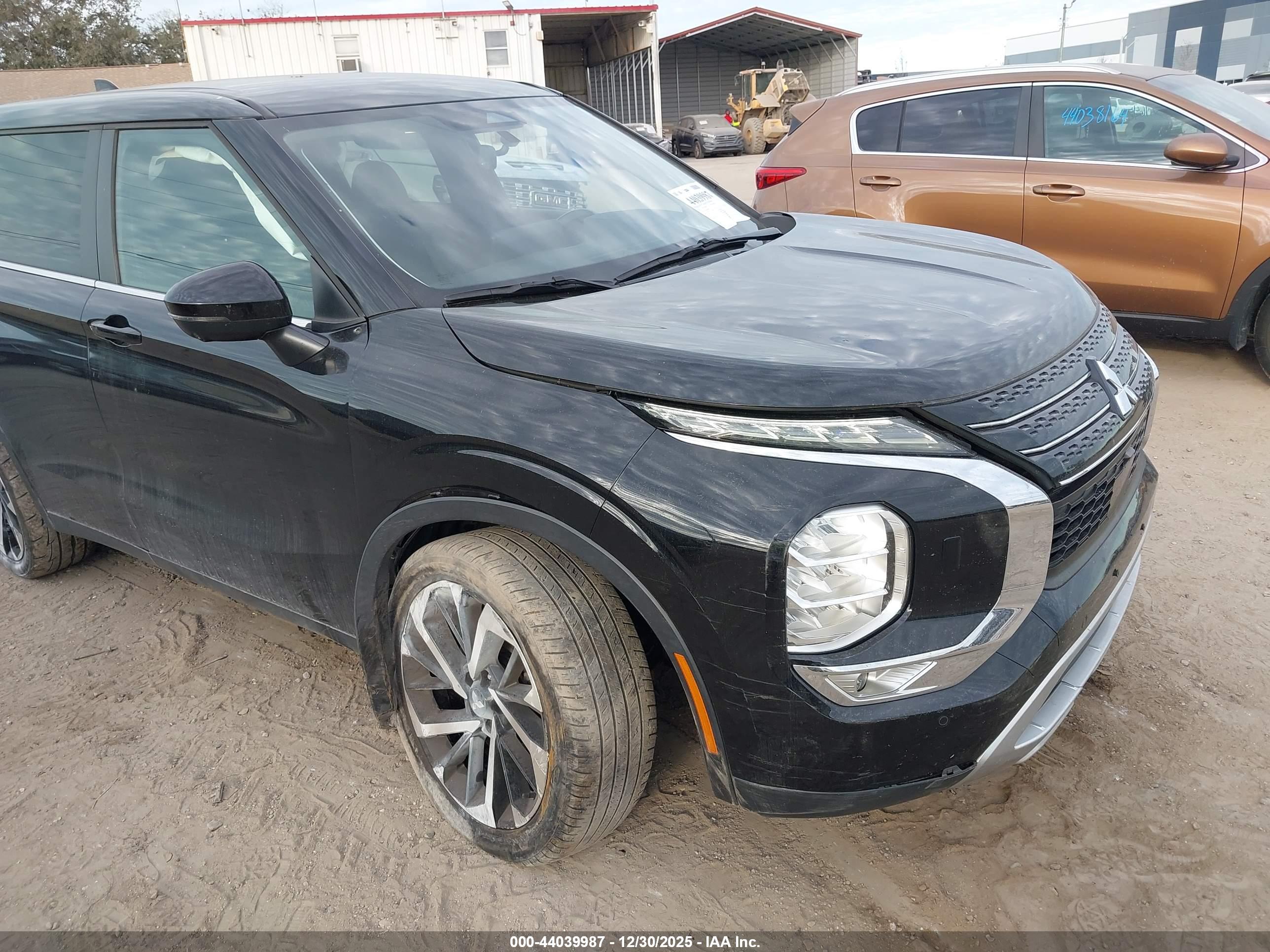 MITSUBISHI OUTLANDER image 6