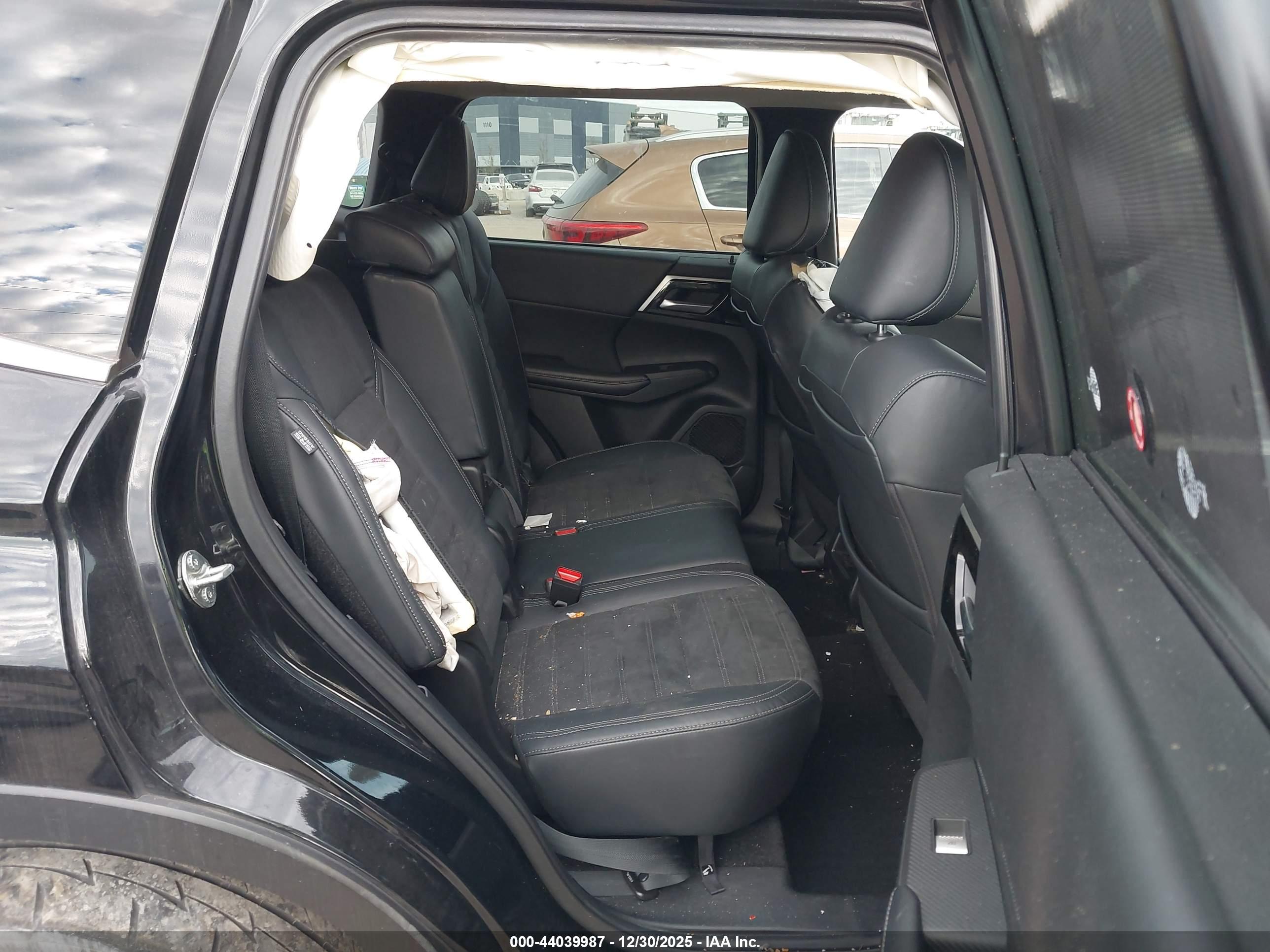 MITSUBISHI OUTLANDER image 8
