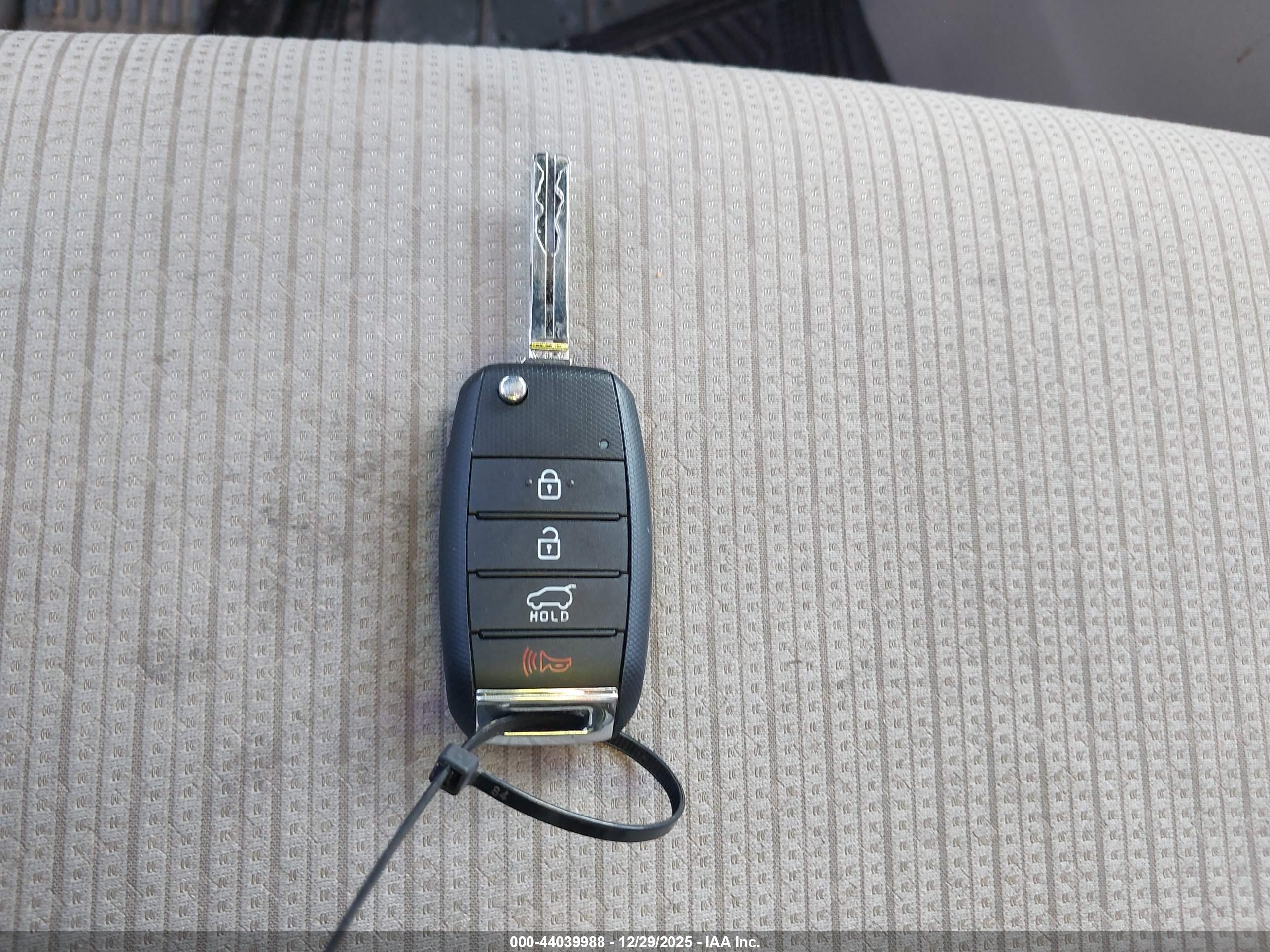 KIA SEDONA image 11