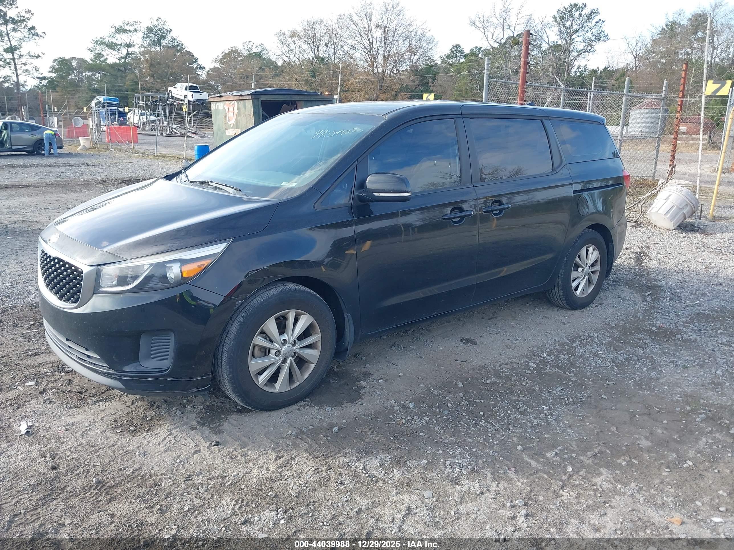 KIA SEDONA image 2