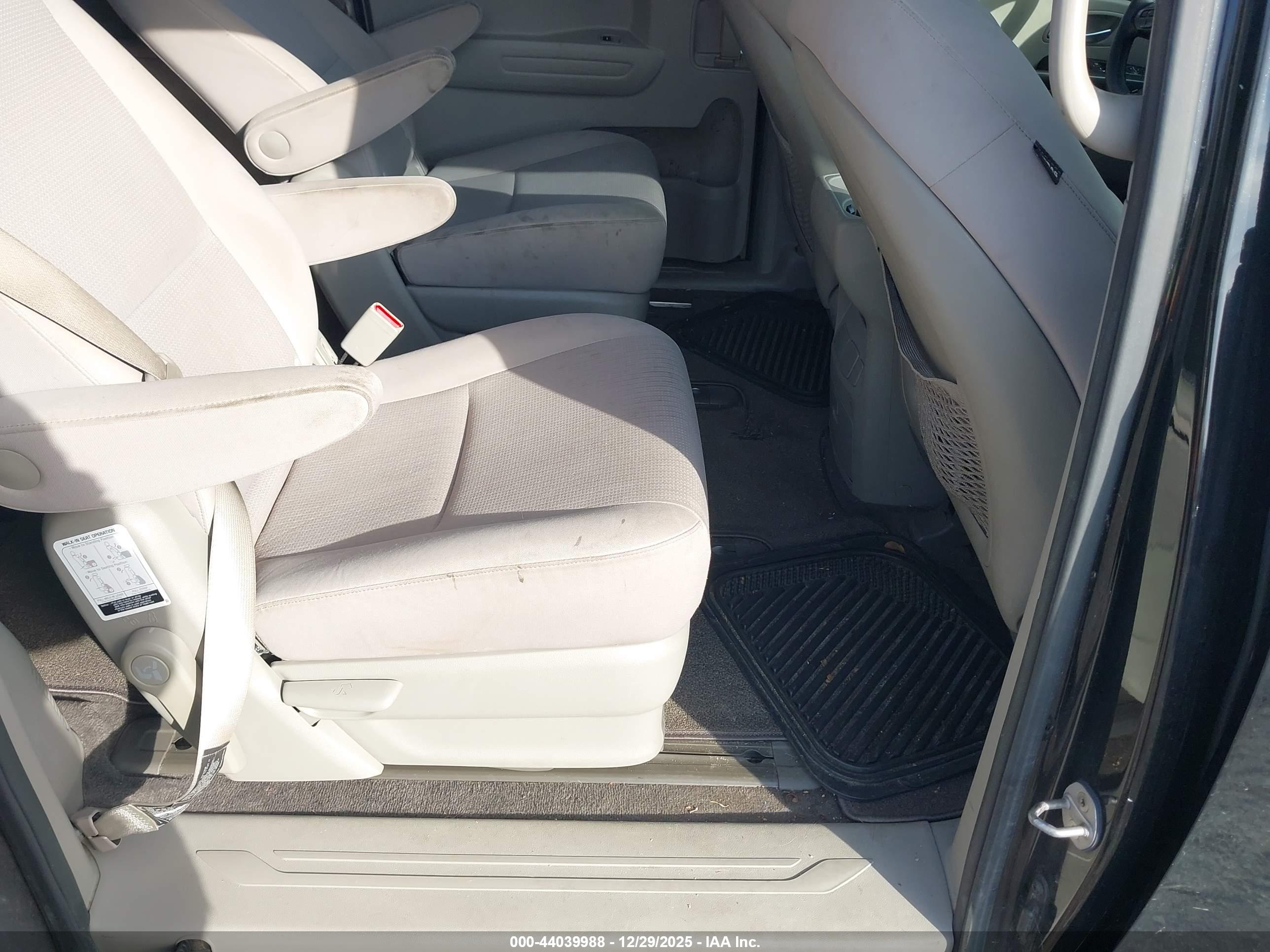 KIA SEDONA image 8