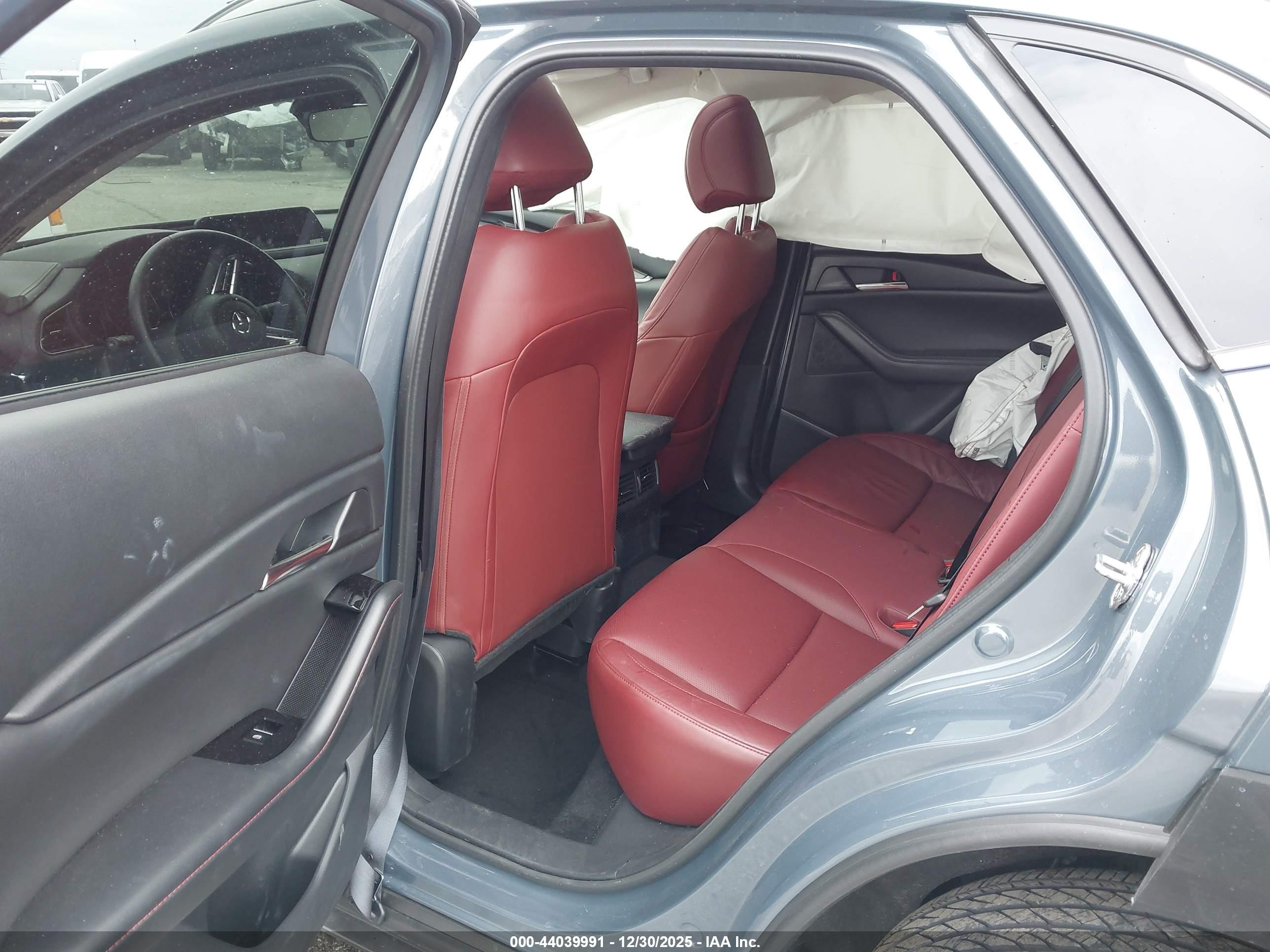 MAZDA CX-30 image 8