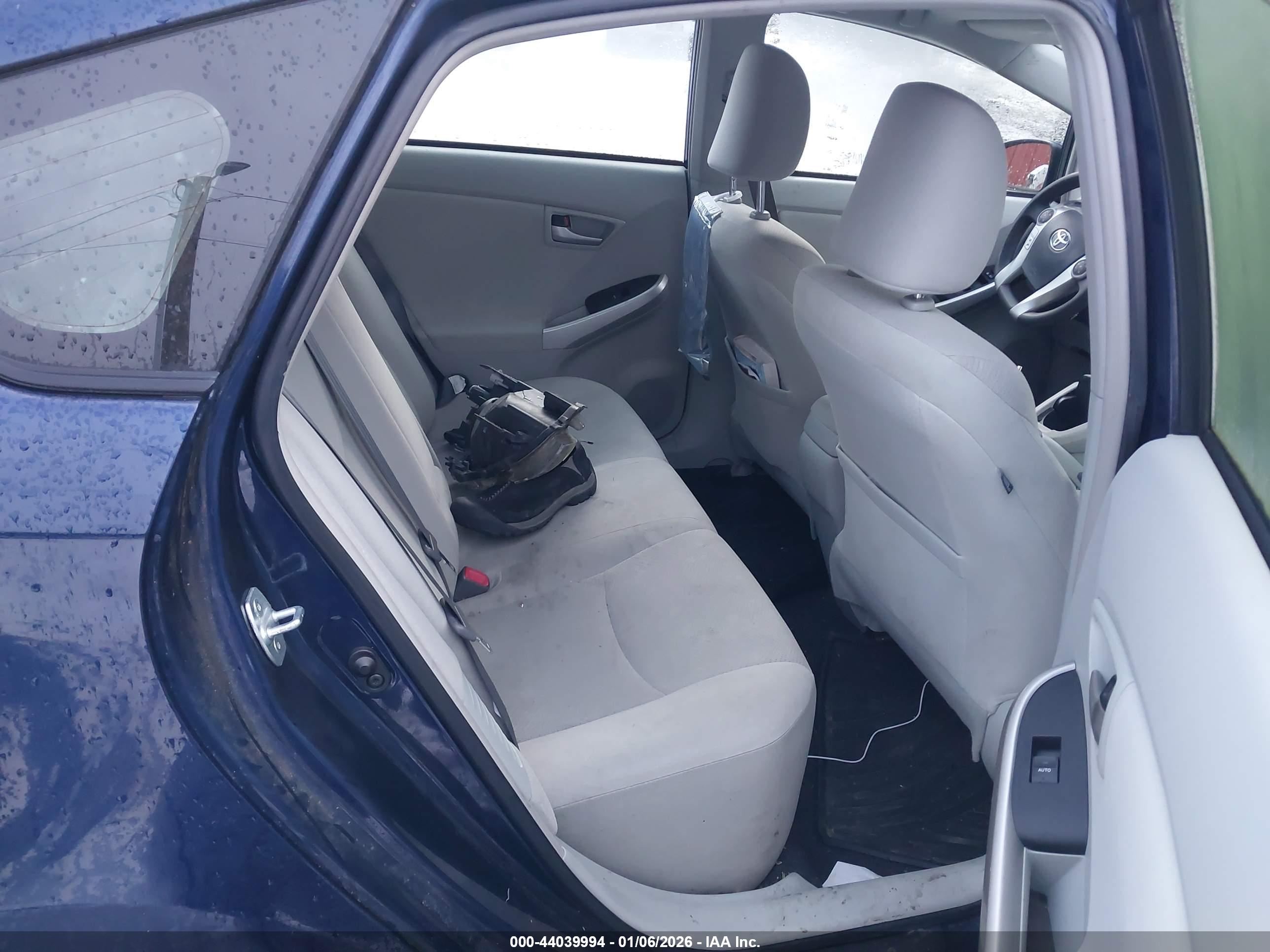 TOYOTA PRIUS image 8