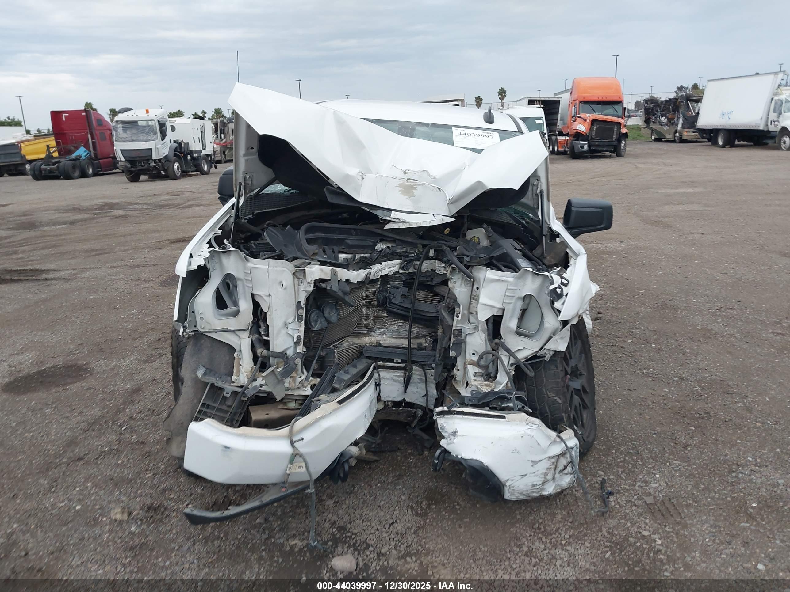 GMC SIERRA image 6