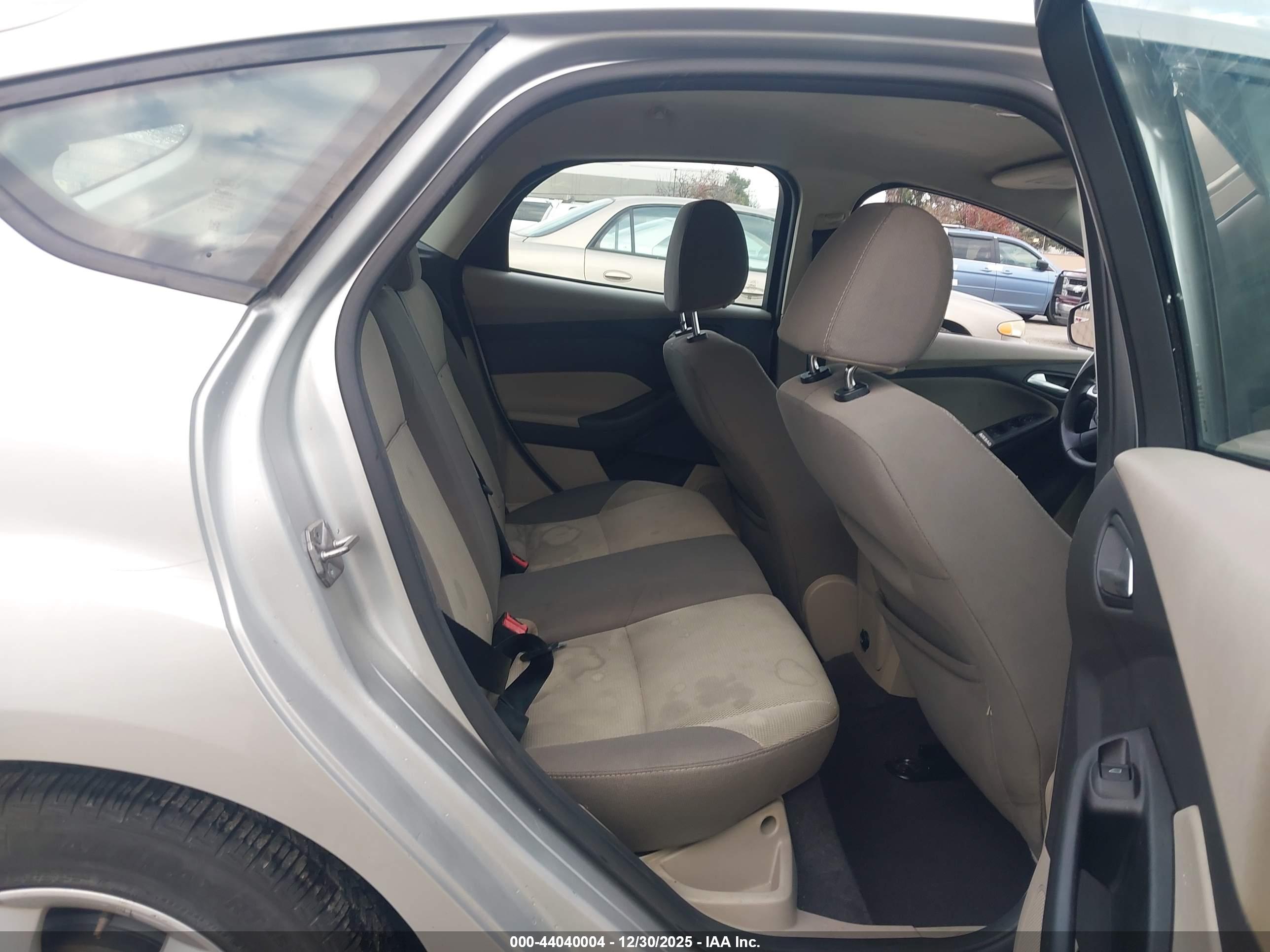 FORD FOCUS image 8