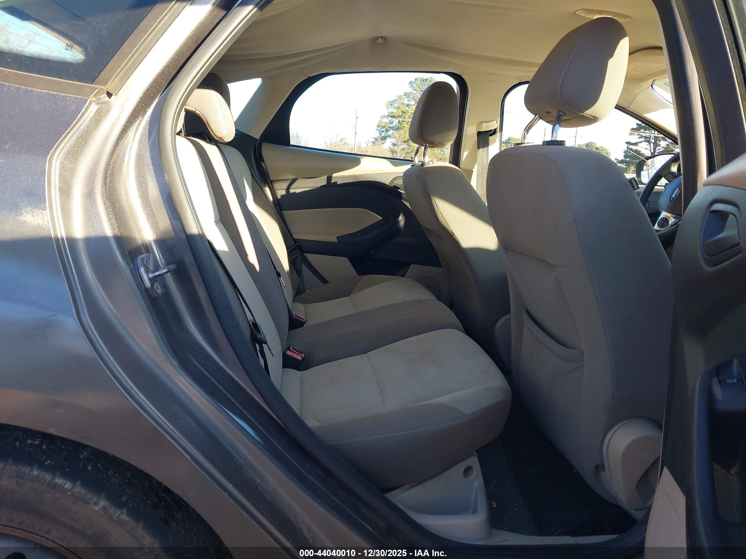 FORD FOCUS image 8