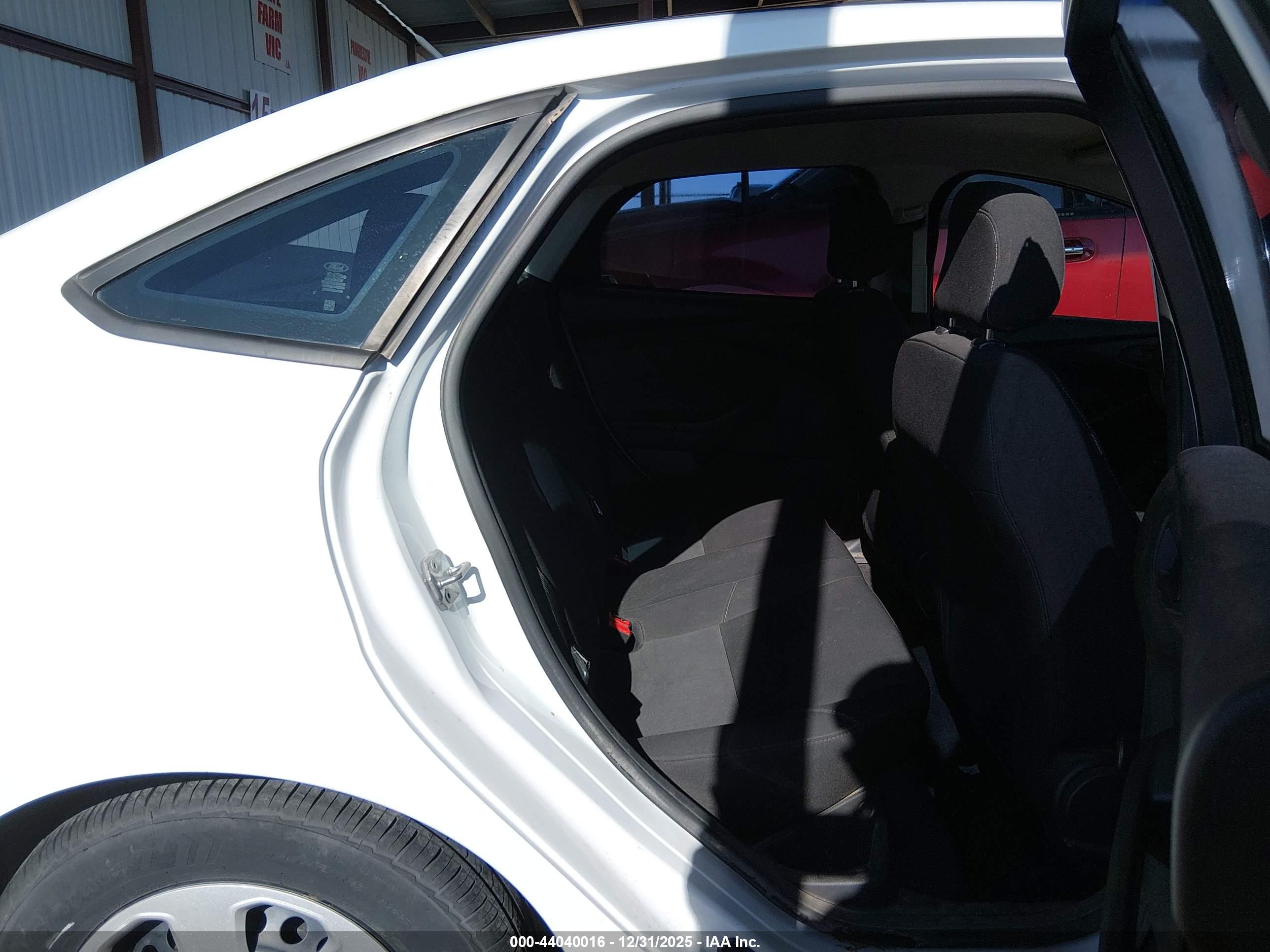 FORD FOCUS image 8