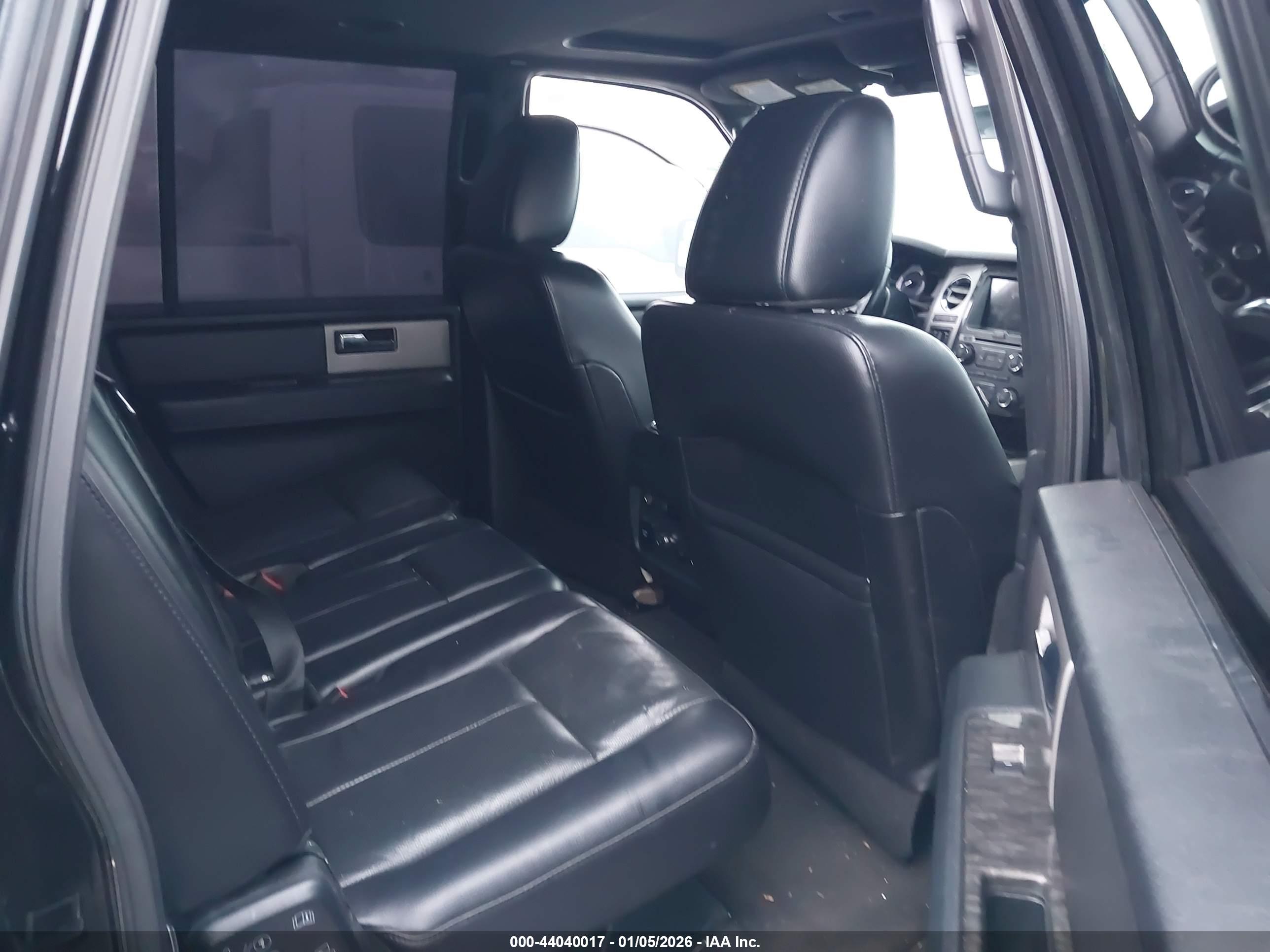 FORD EXPEDITION image 8