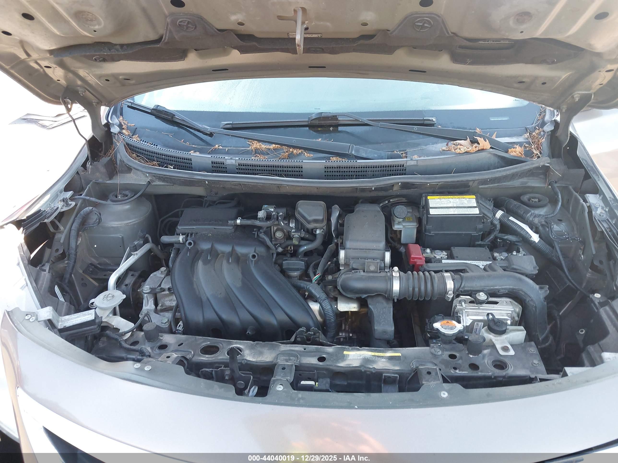 NISSAN VERSA image 10