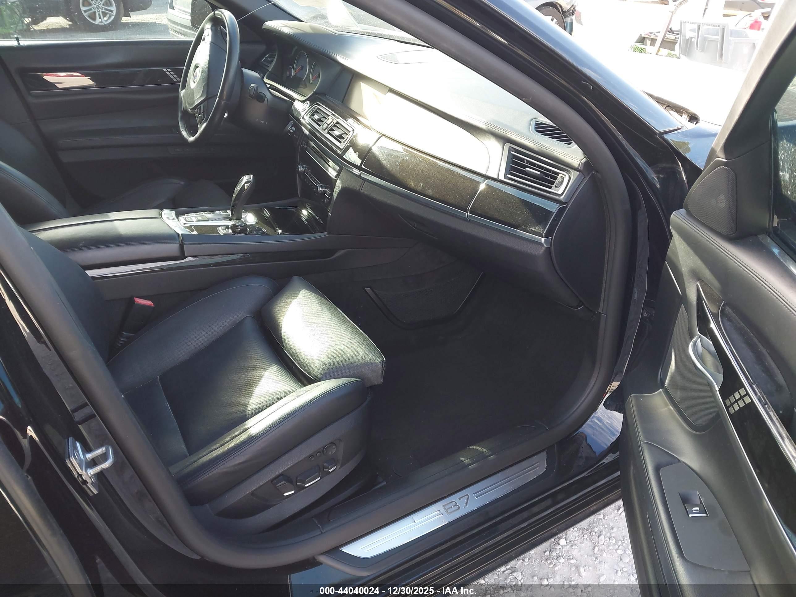 BMW 750I image 5