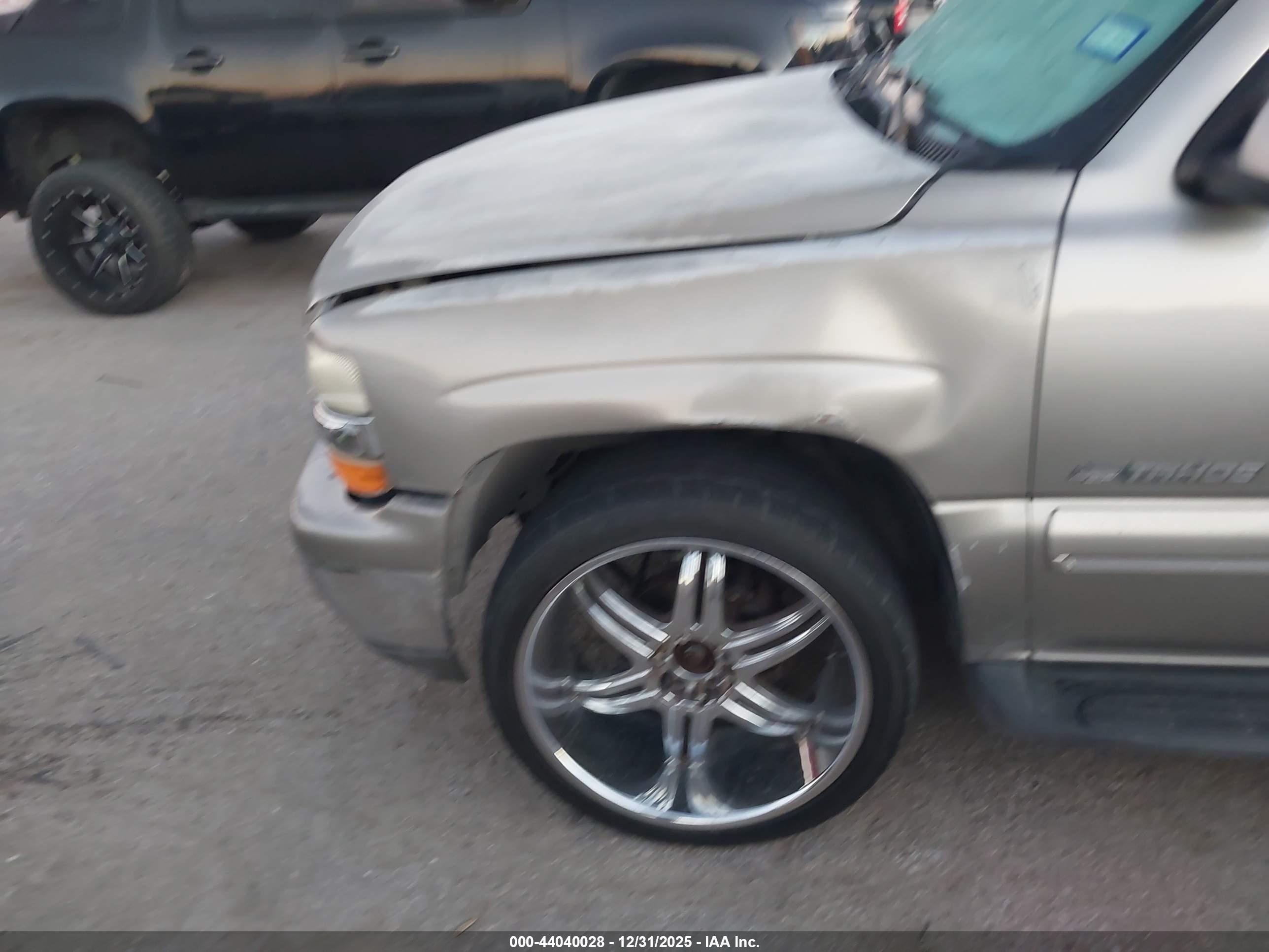 CHEVROLET TAHOE image 6