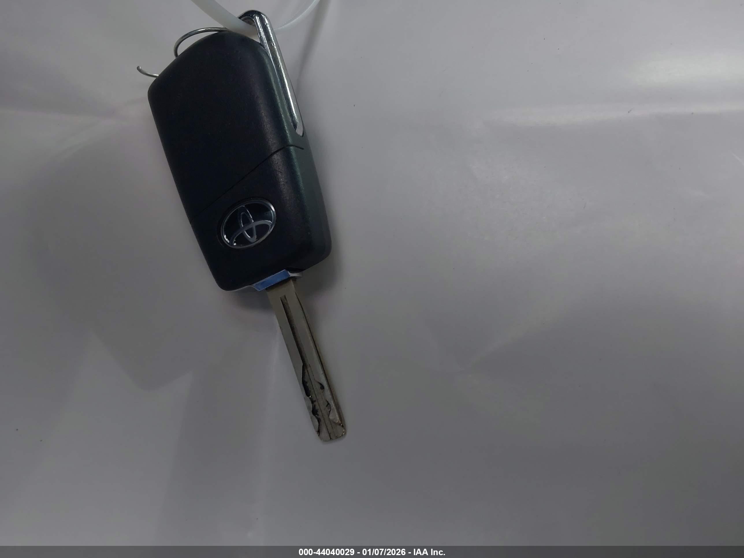 TOYOTA CAMRY image 11