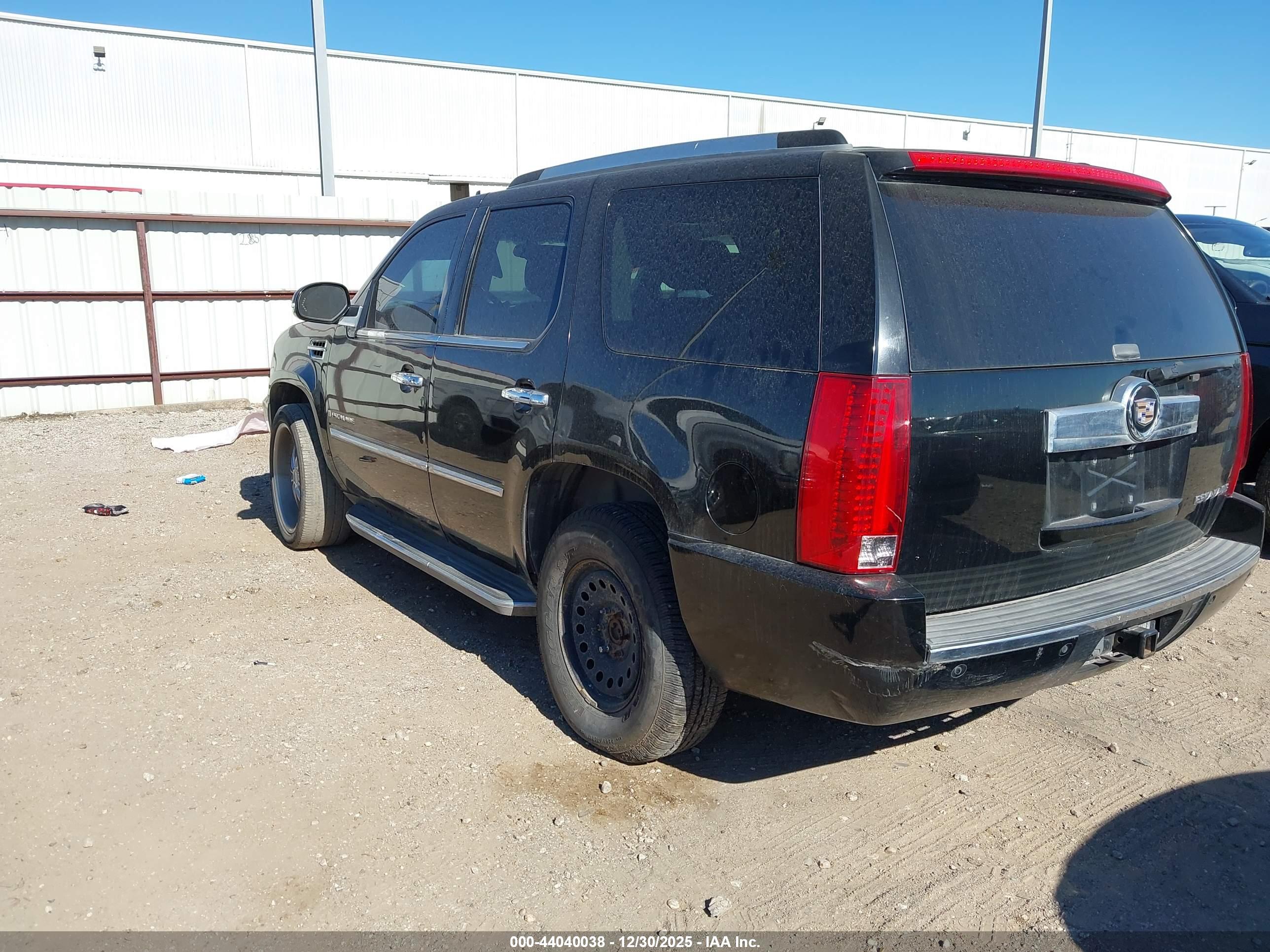 CADILLAC ESCALADE image 3