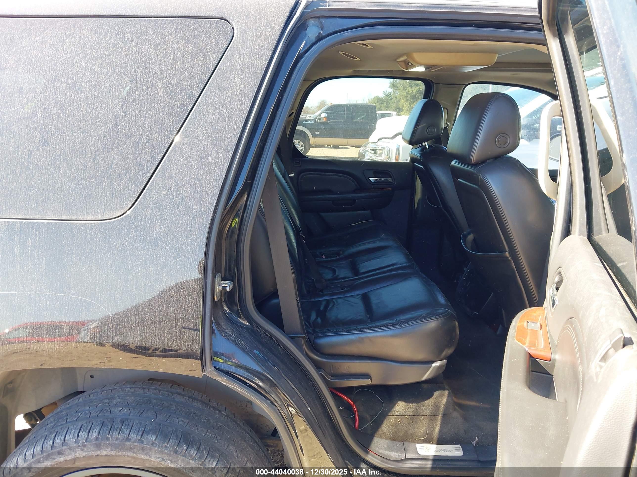 CADILLAC ESCALADE image 8