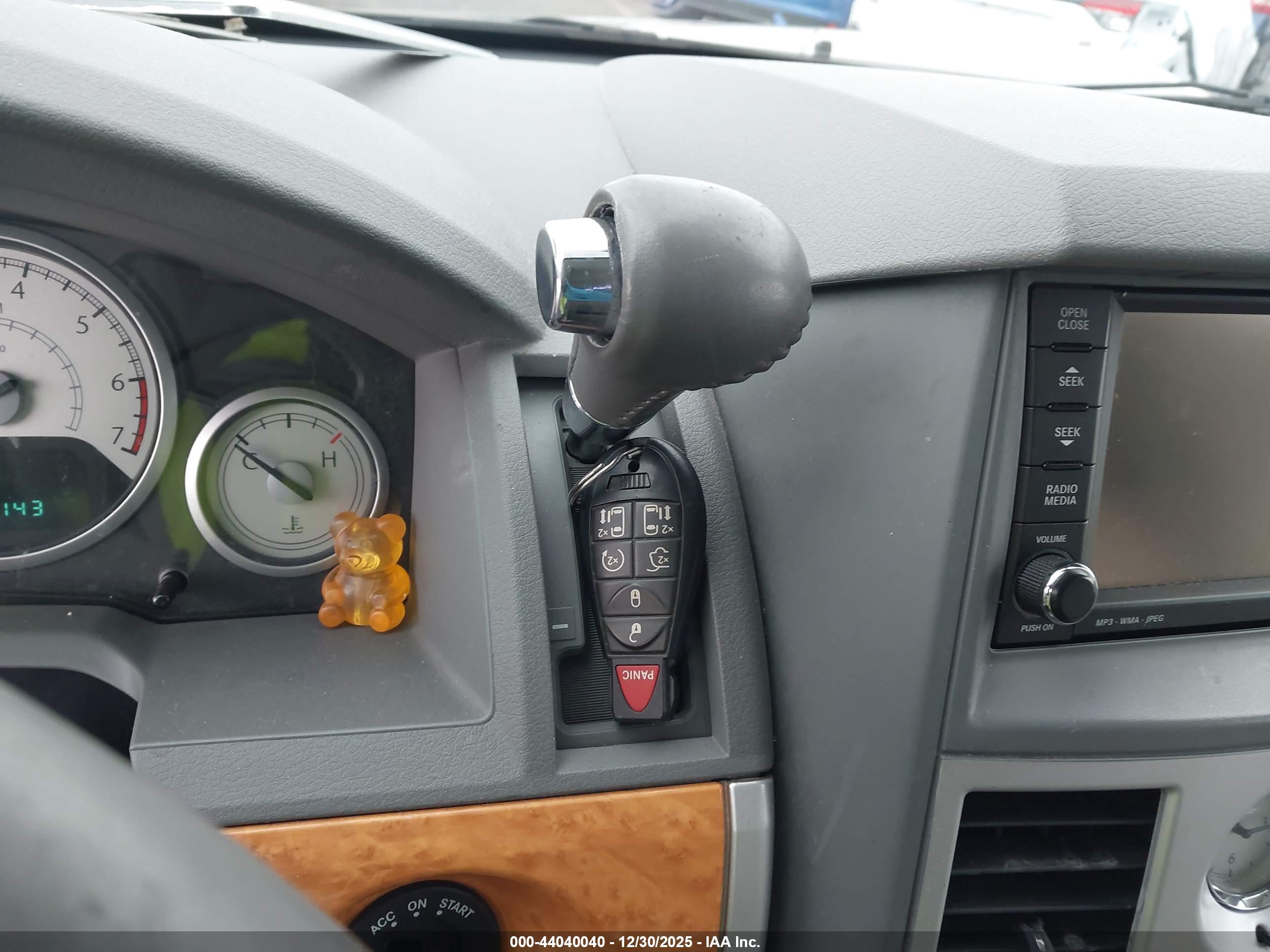 CHRYSLER TOWN image 11
