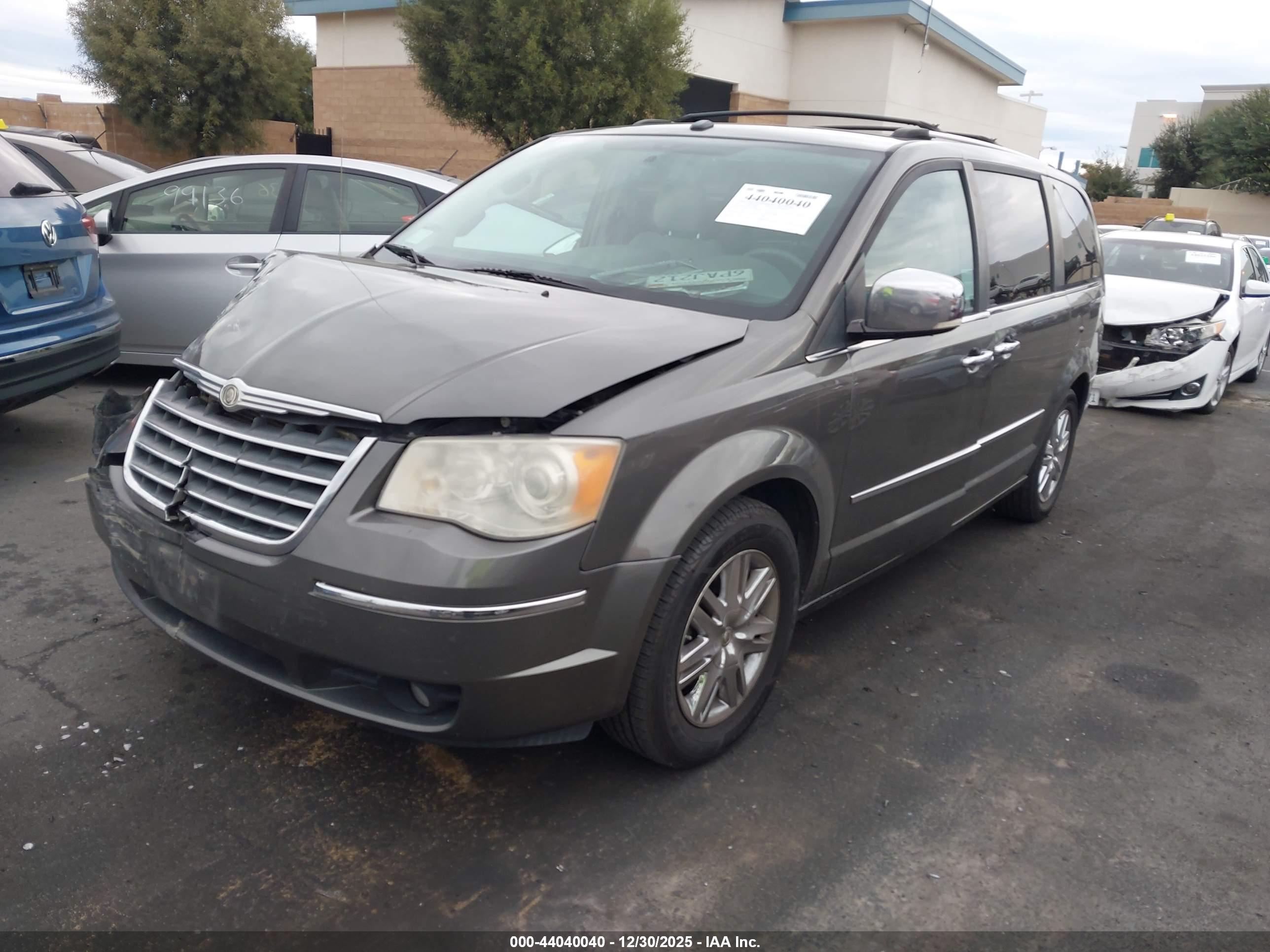 CHRYSLER TOWN image 2