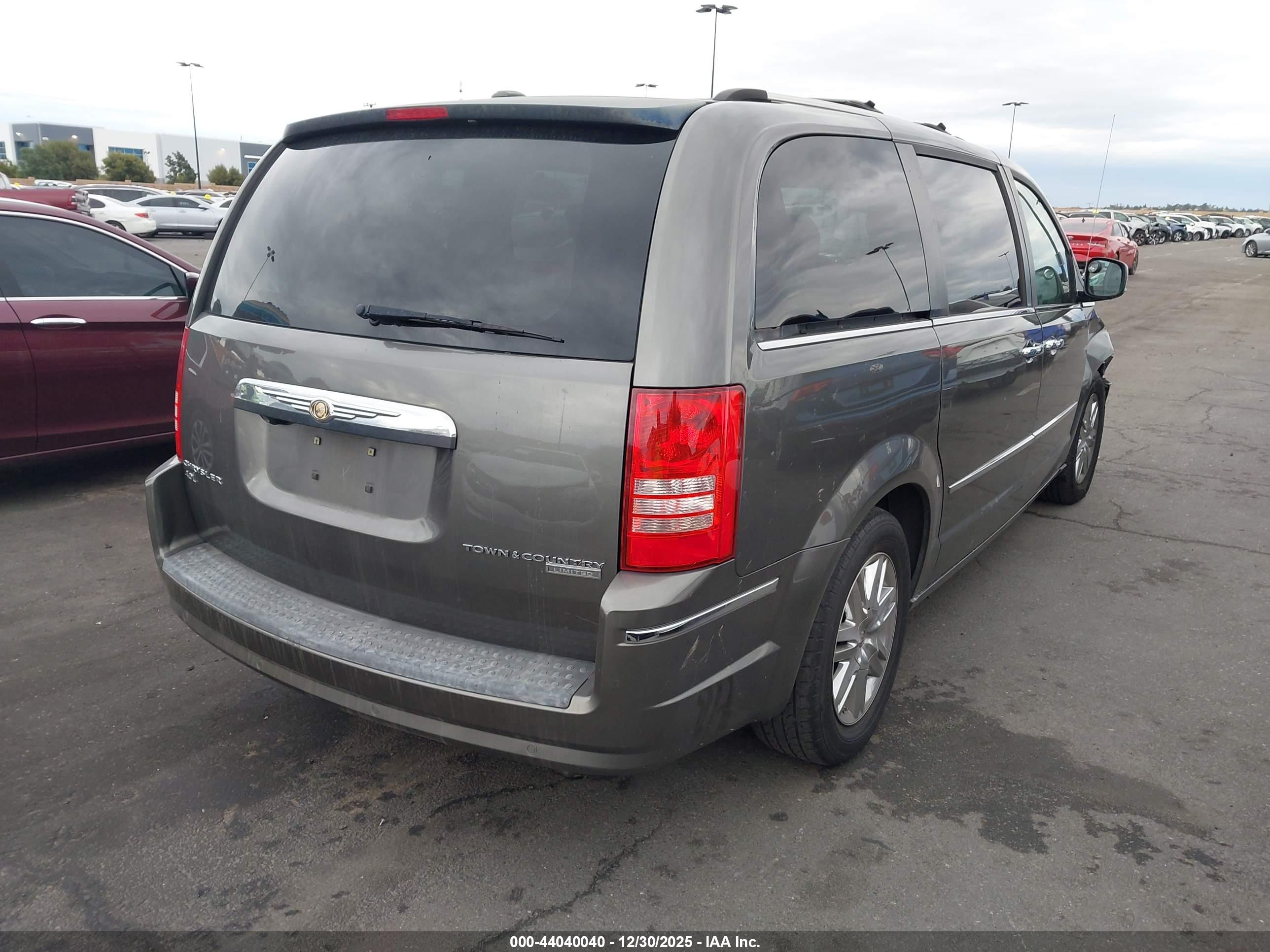 CHRYSLER TOWN image 4